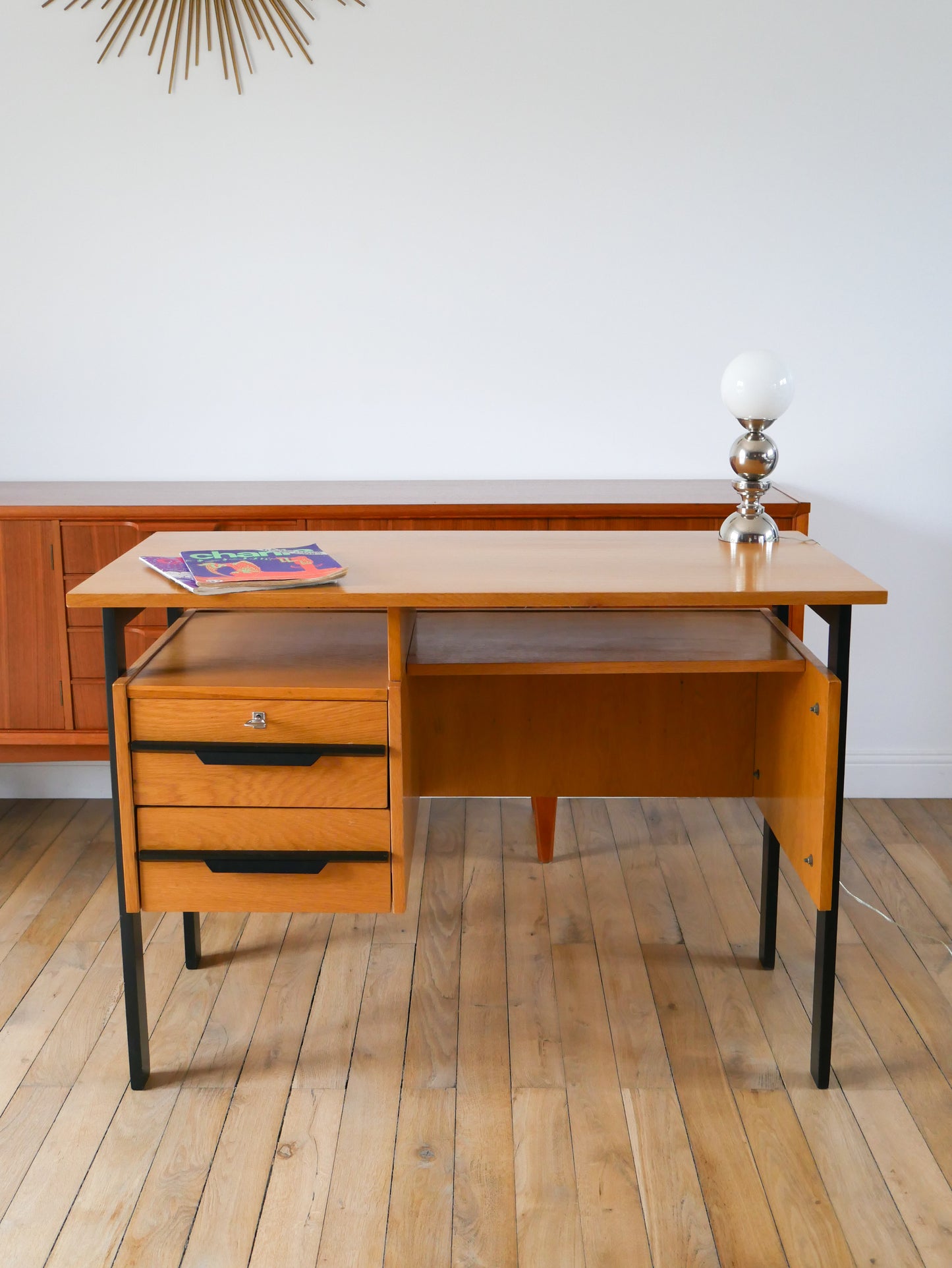 Bureau scandinave en placage chêne blond et métal, Design Moderniste, 1960