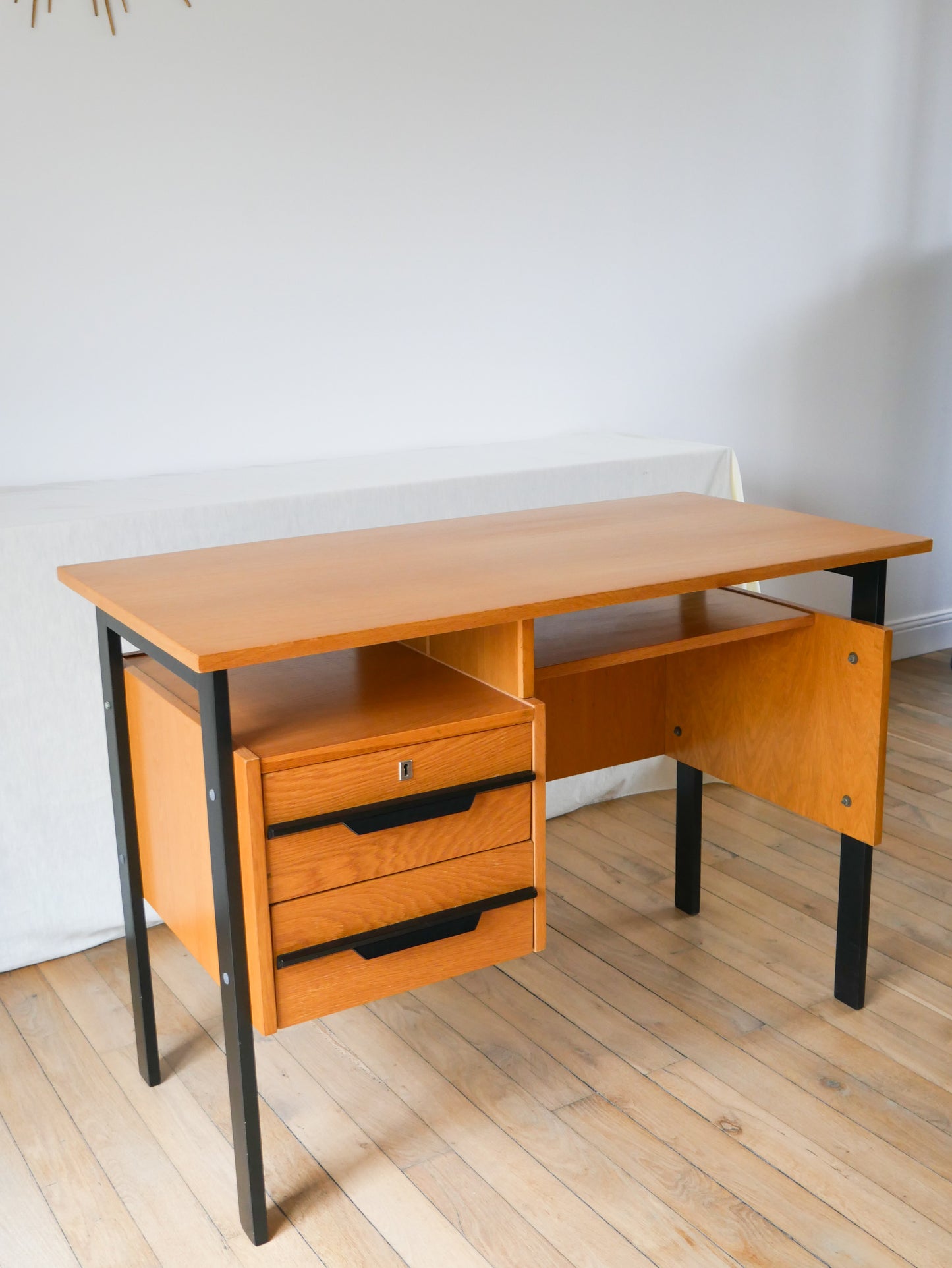 Bureau scandinave en placage chêne blond et métal, Design Moderniste, 1960