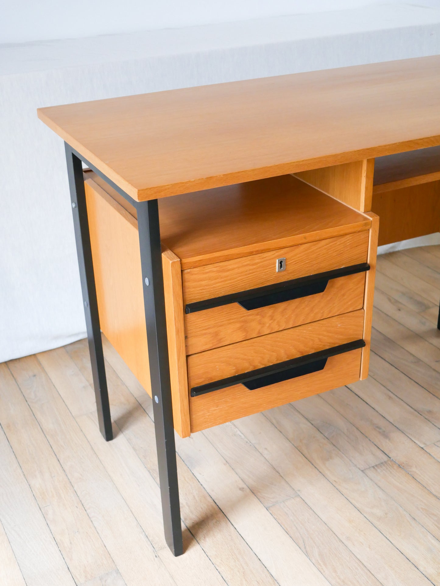 Bureau scandinave en placage chêne blond et métal, Design Moderniste, 1960