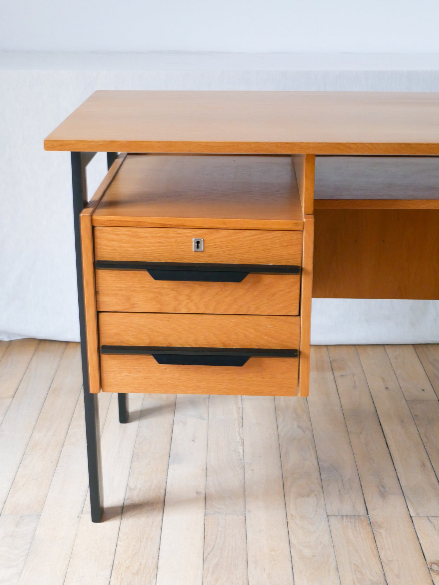 Bureau scandinave en placage chêne blond et métal, Design Moderniste, 1960