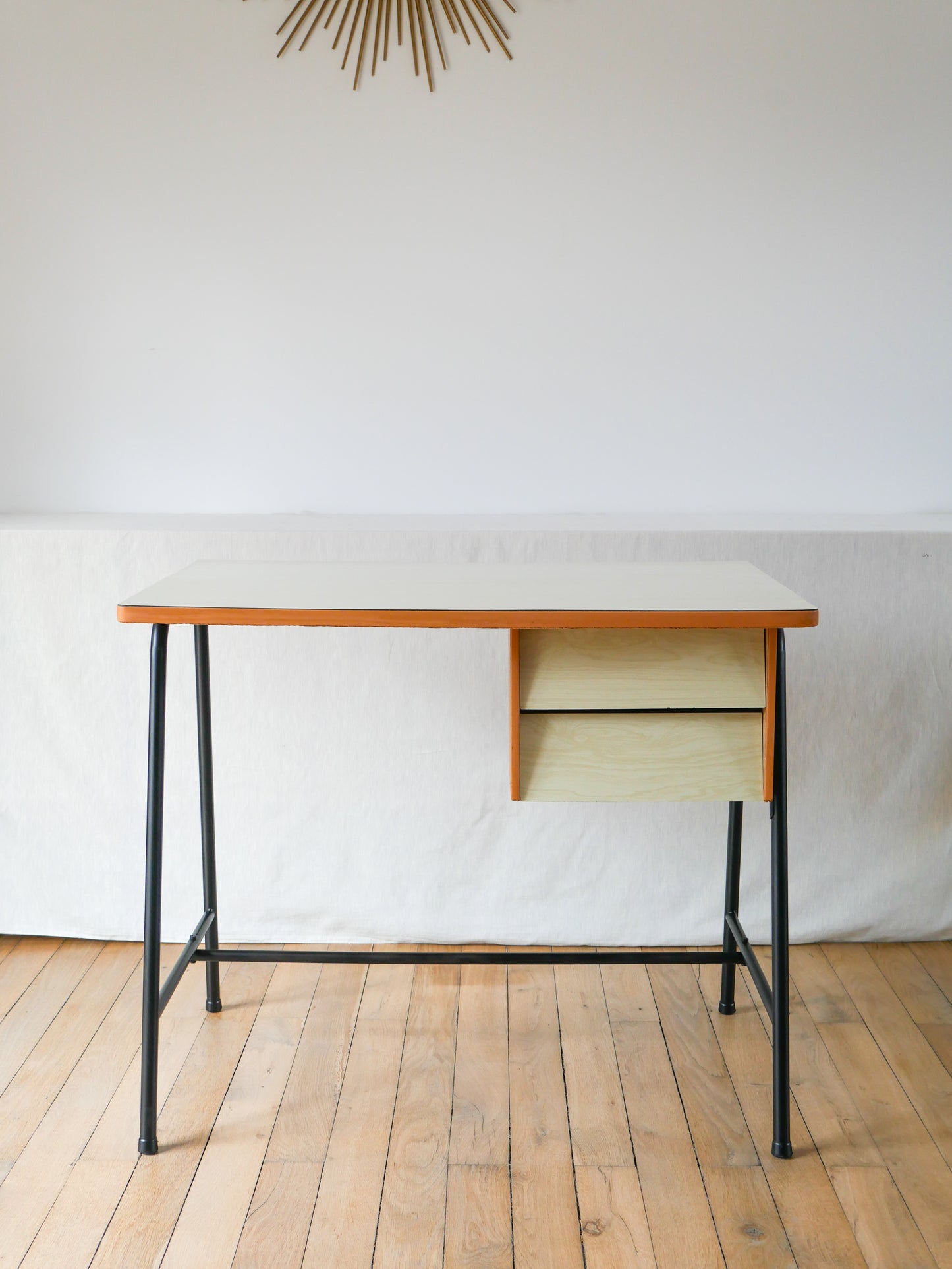 Bureau en formica, hêtre et métal noir, Design Moderniste, 1960