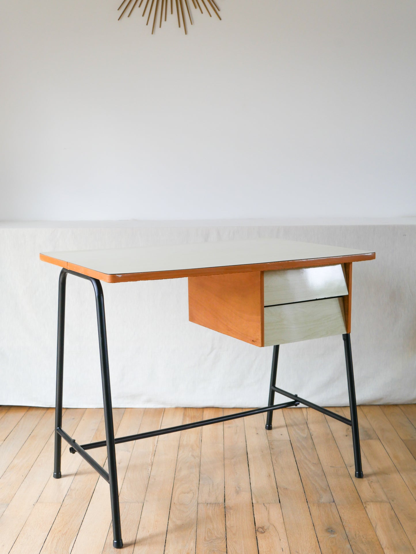 Bureau en formica, hêtre et métal noir, Design Moderniste, 1960