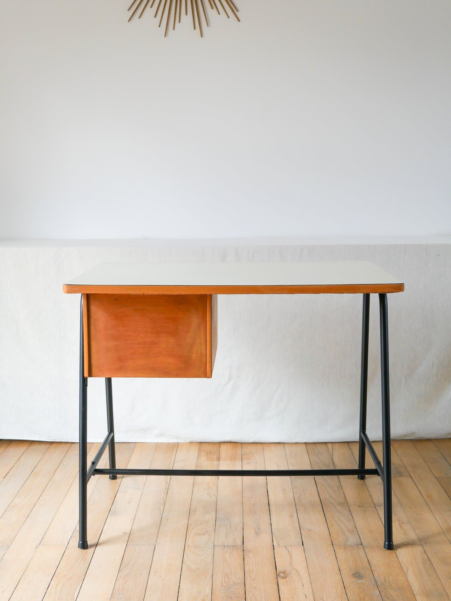 Bureau en formica, hêtre et métal noir, Design Moderniste, 1960