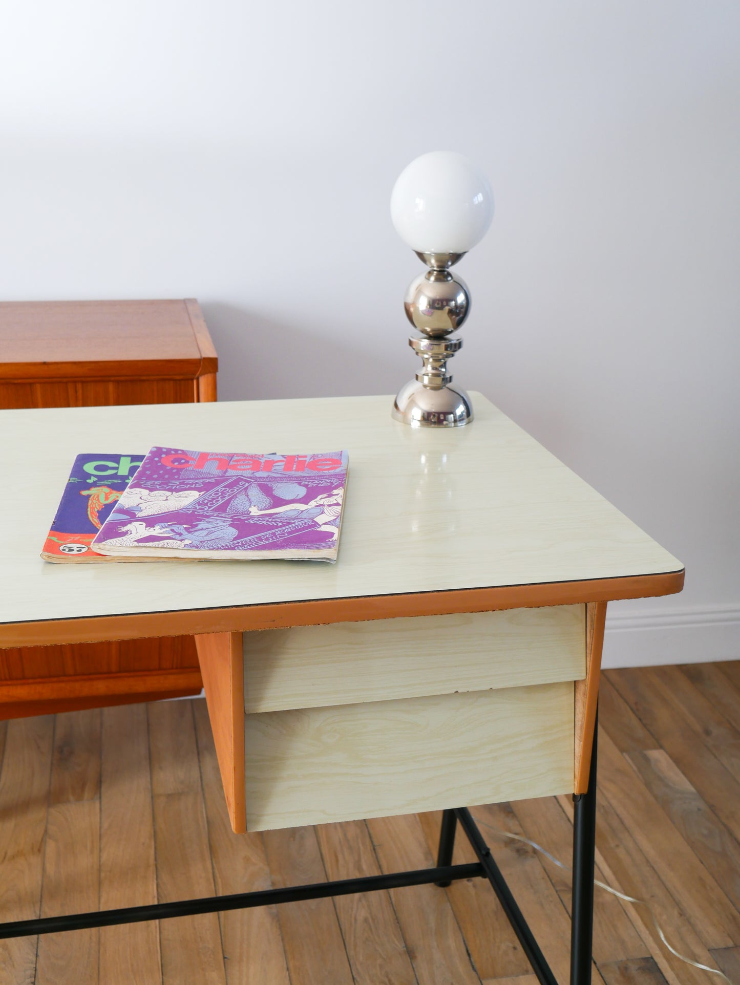 Bureau en formica, hêtre et métal noir, Design Moderniste, 1960