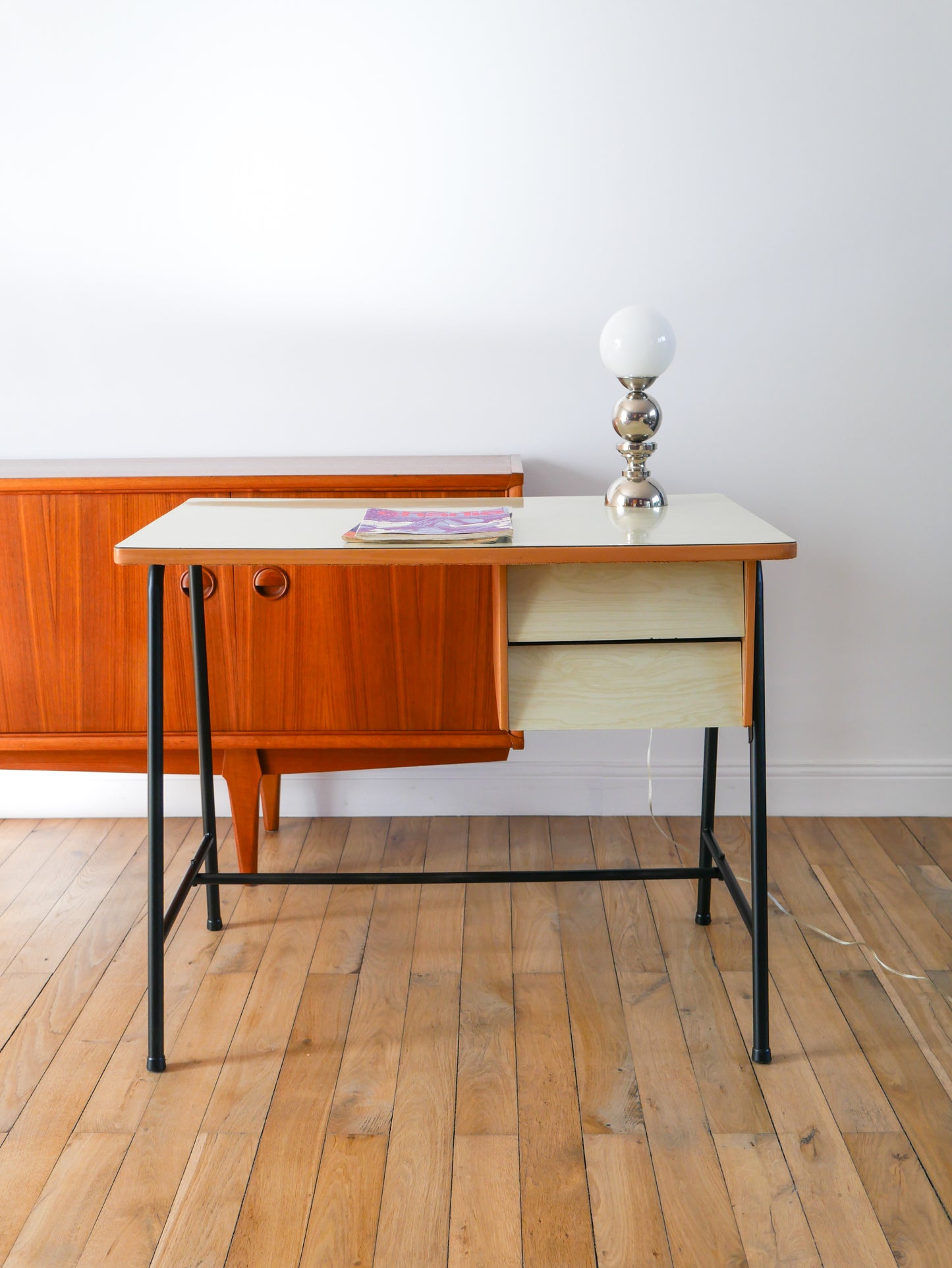 Bureau en formica, hêtre et métal noir, Design Moderniste, 1960