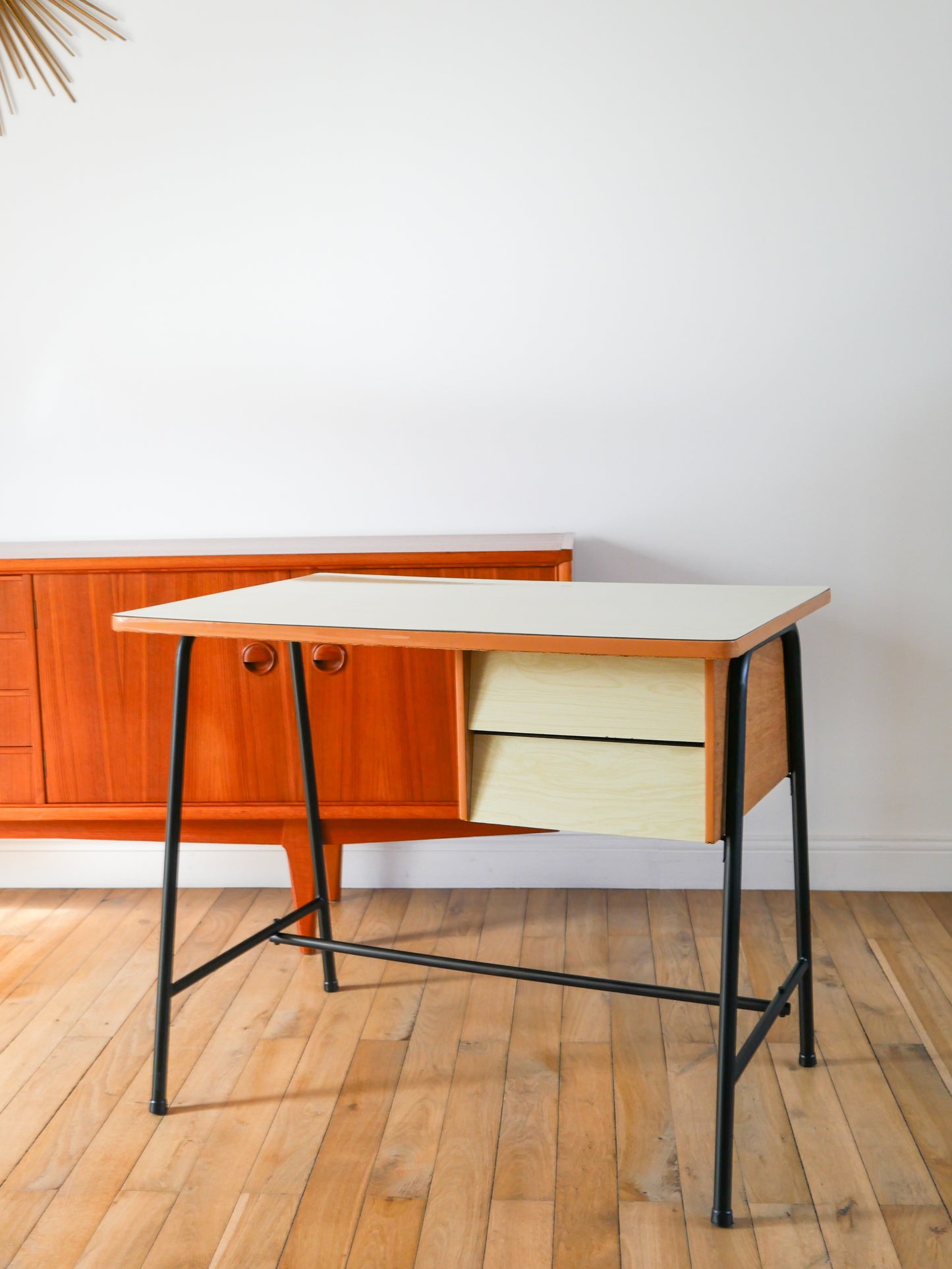 Bureau en formica, hêtre et métal noir, Design Moderniste, 1960