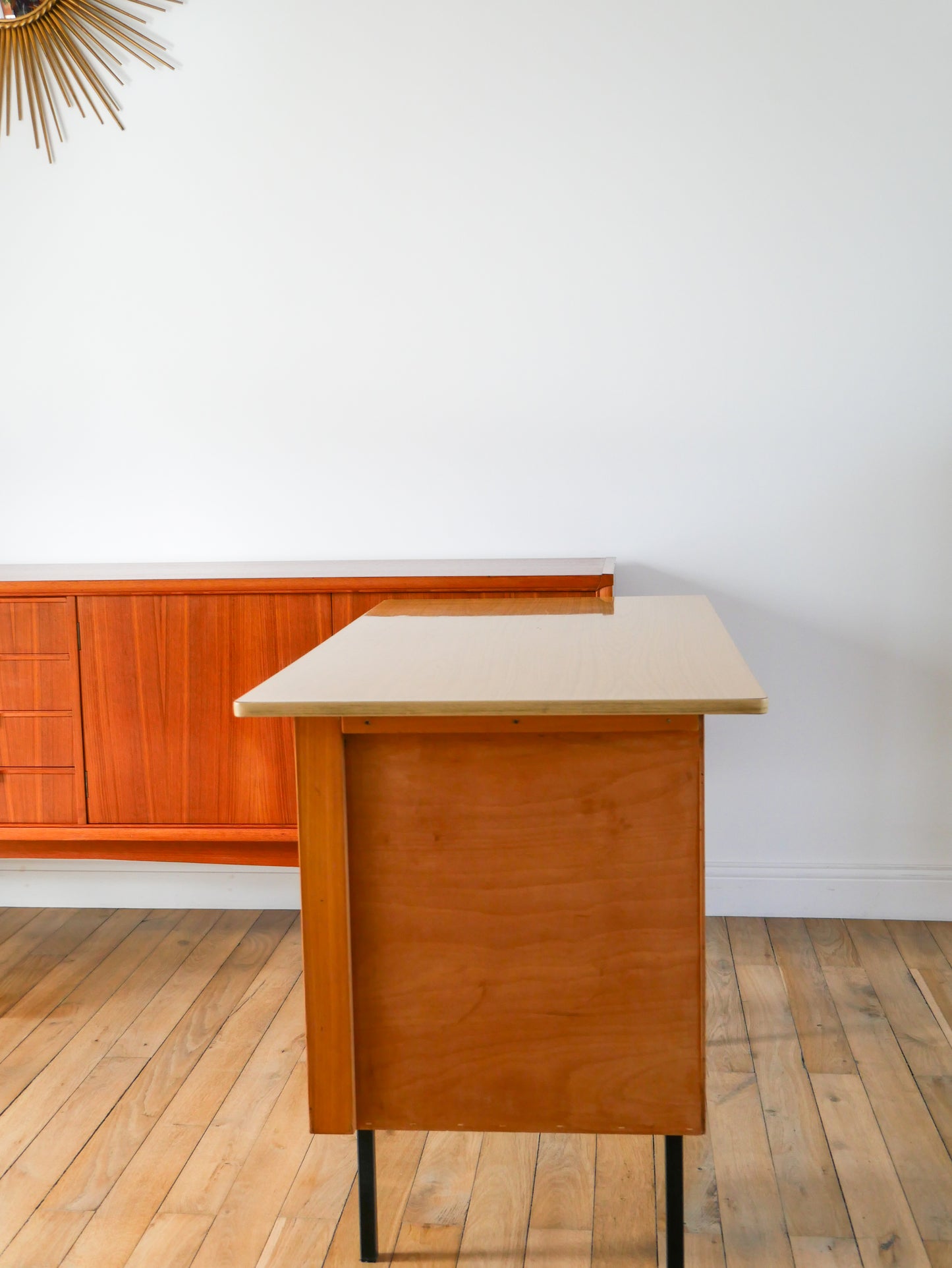 Bureau en formica, hêtre et métal noir, Design Moderniste, 1960