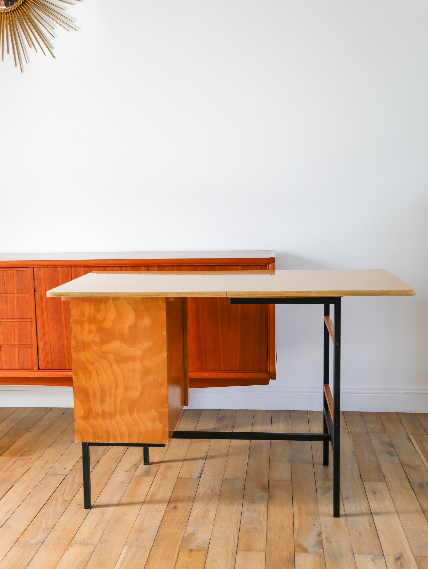 Bureau en formica, hêtre et métal noir, Design Moderniste, 1960