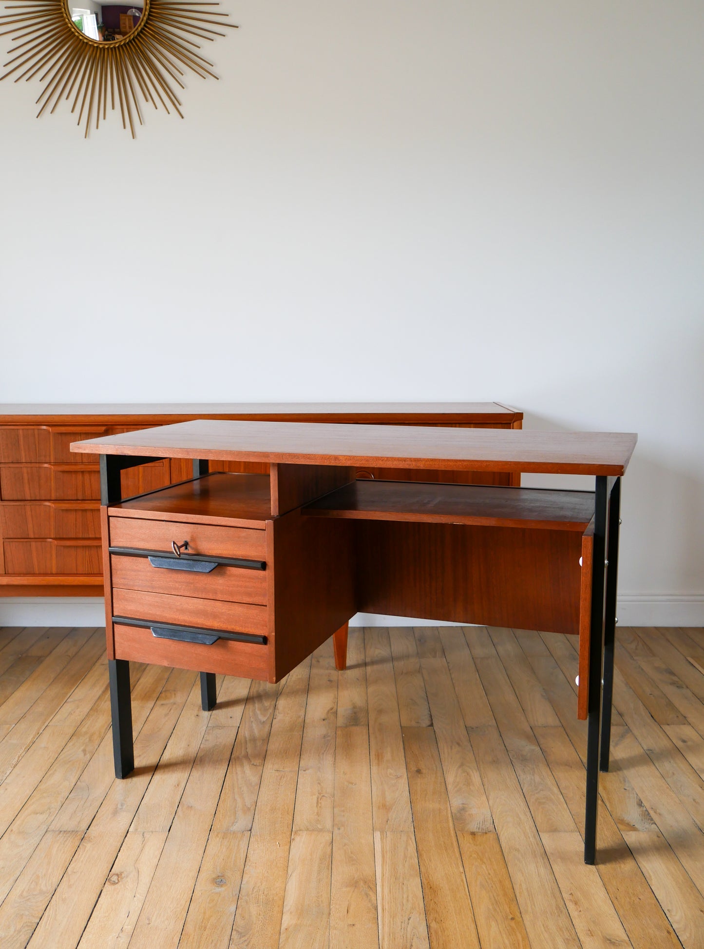 Bureau scandinave en placage chêne métal noir, Design Moderniste, 1960