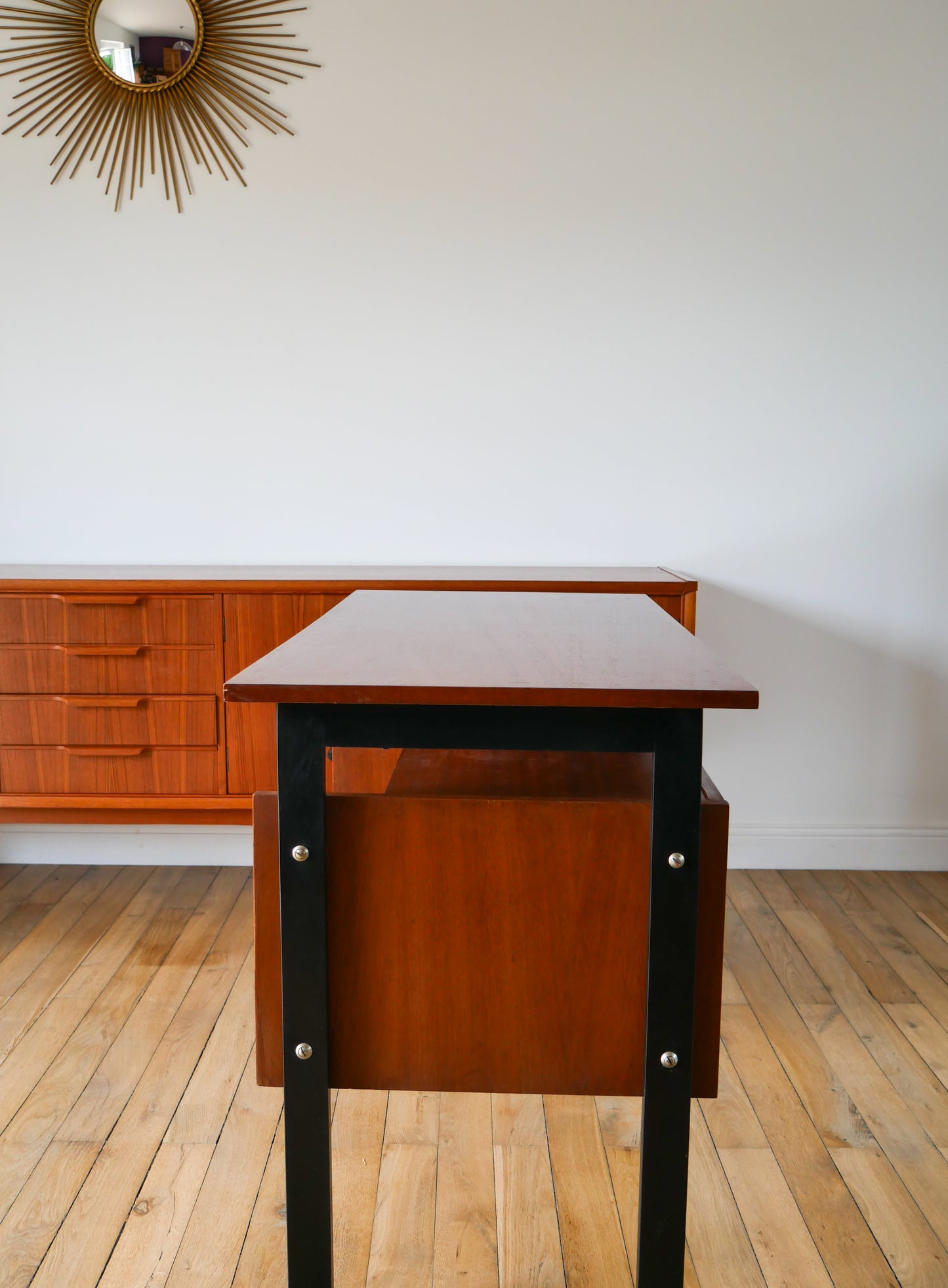 Bureau scandinave en placage chêne métal noir, Design Moderniste, 1960