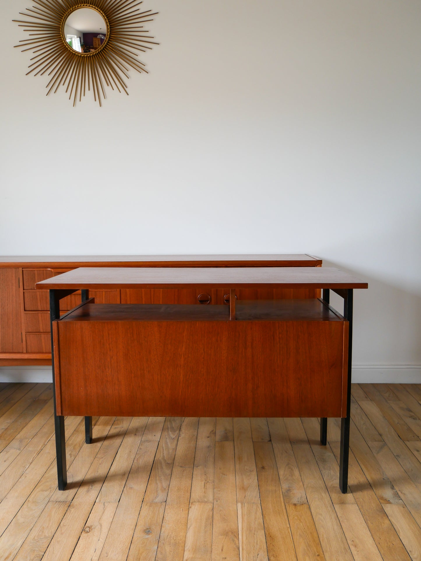 Bureau scandinave en placage chêne métal noir, Design Moderniste, 1960