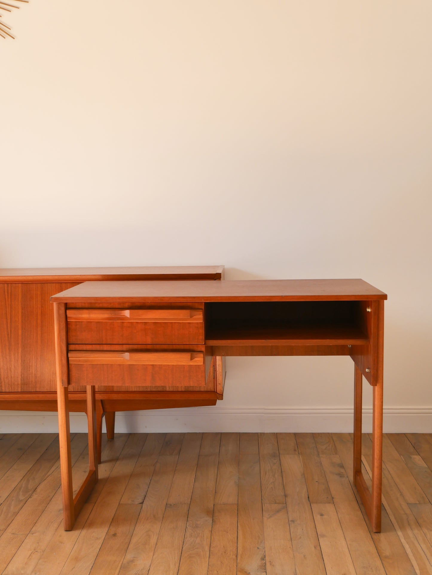 Bureau Scandinave en teck, pieds traineaux, Design, 1960