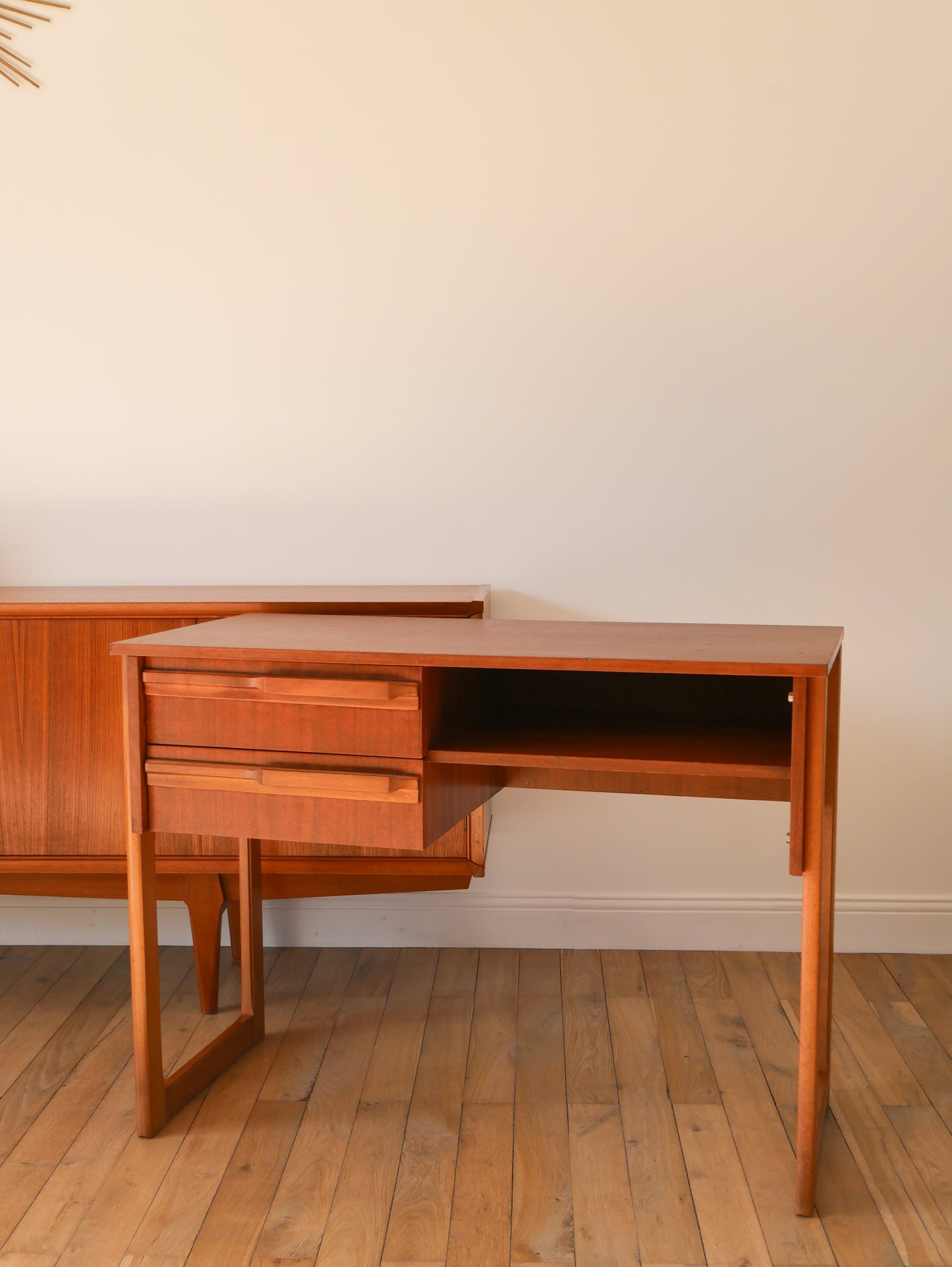 Bureau Scandinave en teck, pieds traineaux, Design, 1960