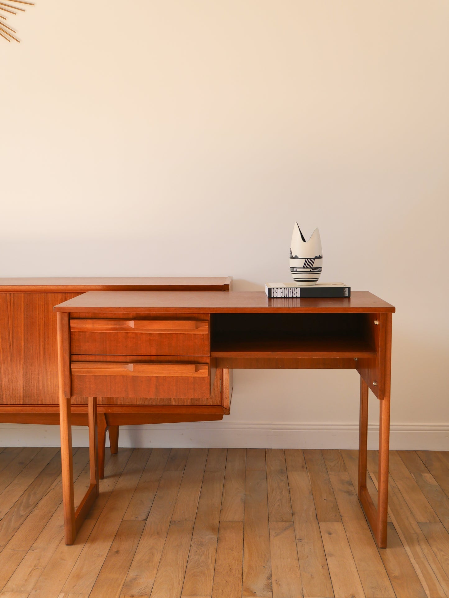 Bureau Scandinave en teck, pieds traineaux, Design, 1960