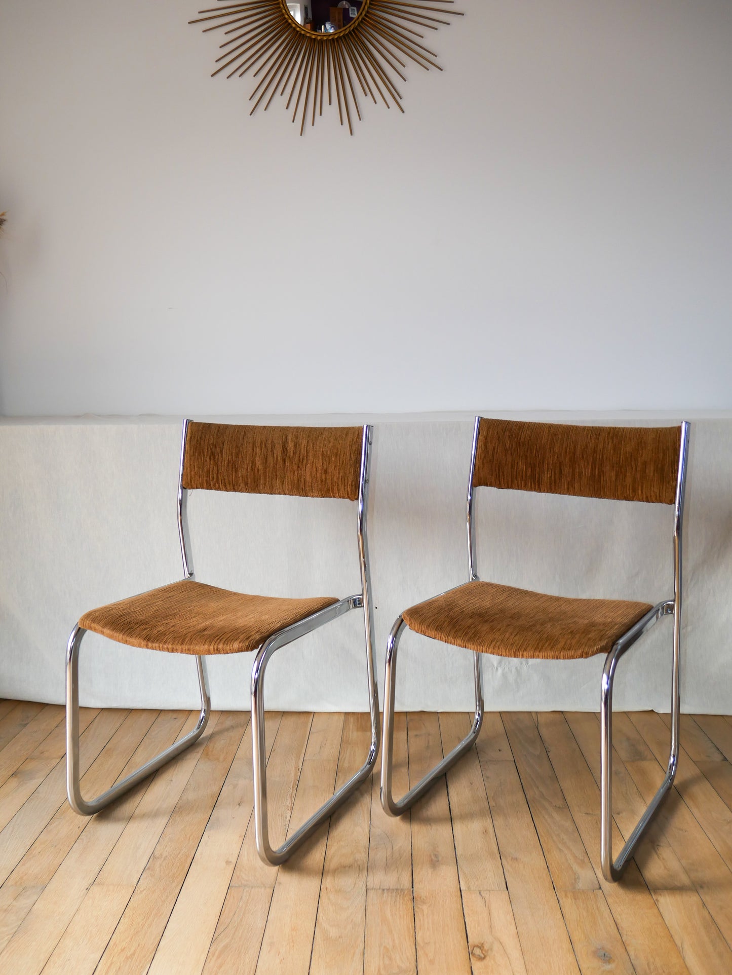 Paire de chaises design tubulaires et traineaux en velours côtelé marron et chrome 1970