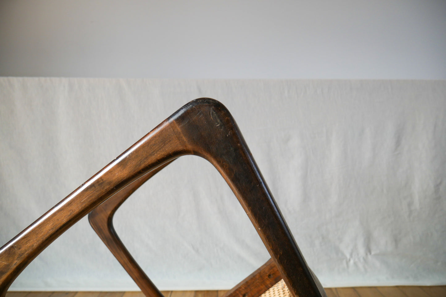 Chaise design traineau en bois courbé et cannage baumann 1950