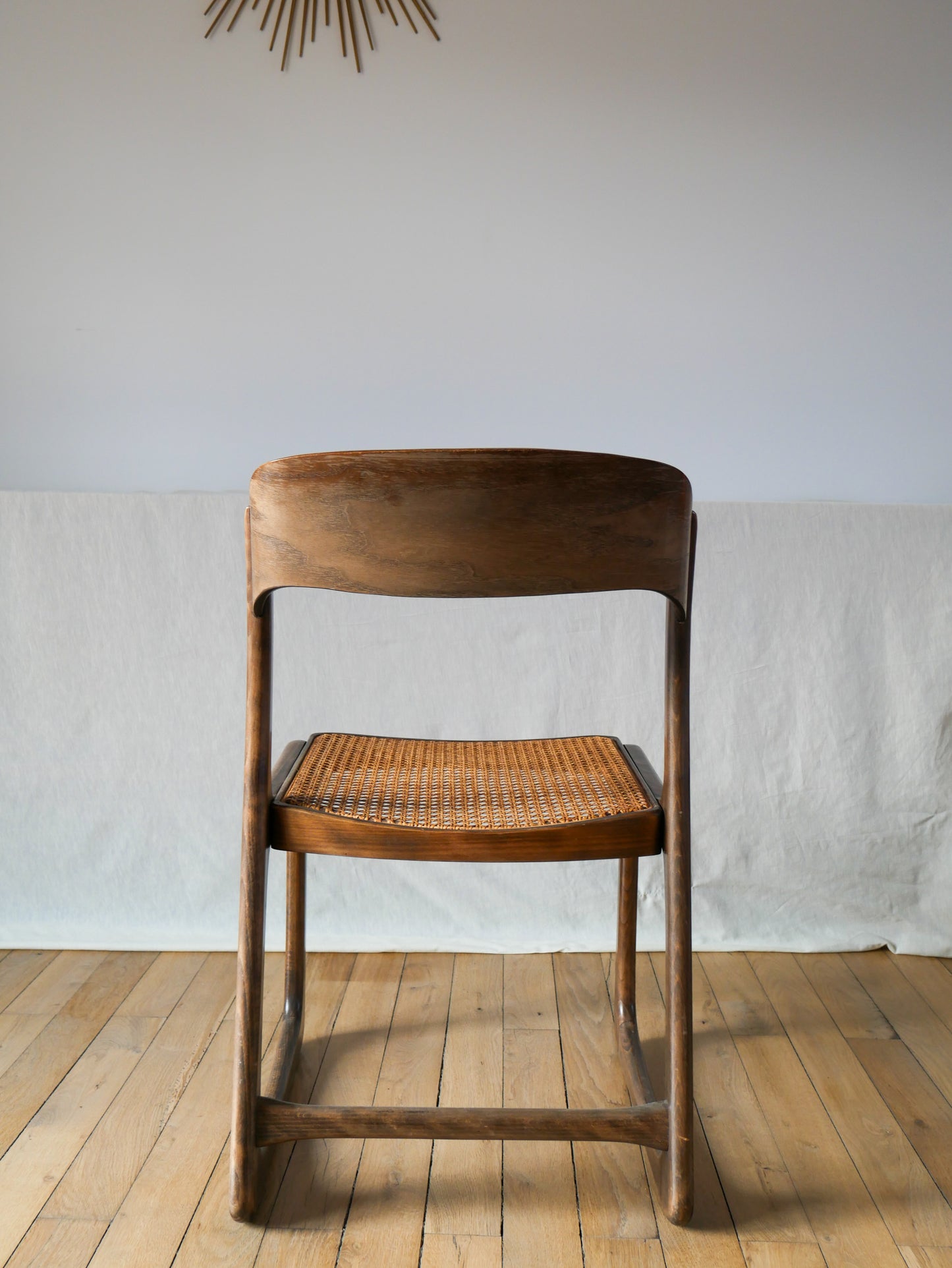 Chaise design traineau en bois courbé et cannage baumann 1950