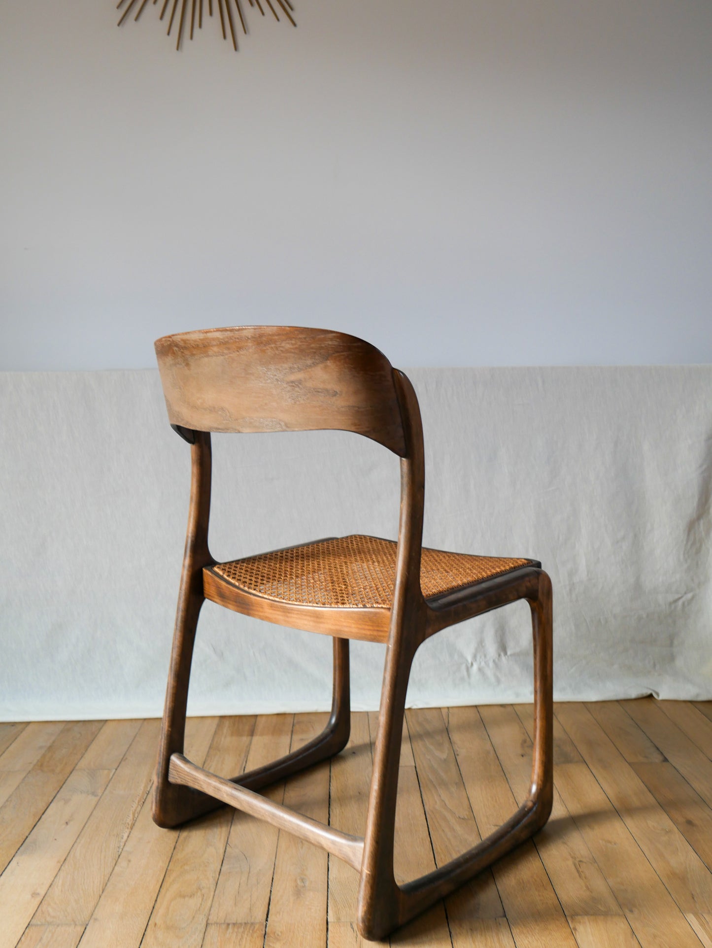 Chaise design traineau en bois courbé et cannage baumann 1950