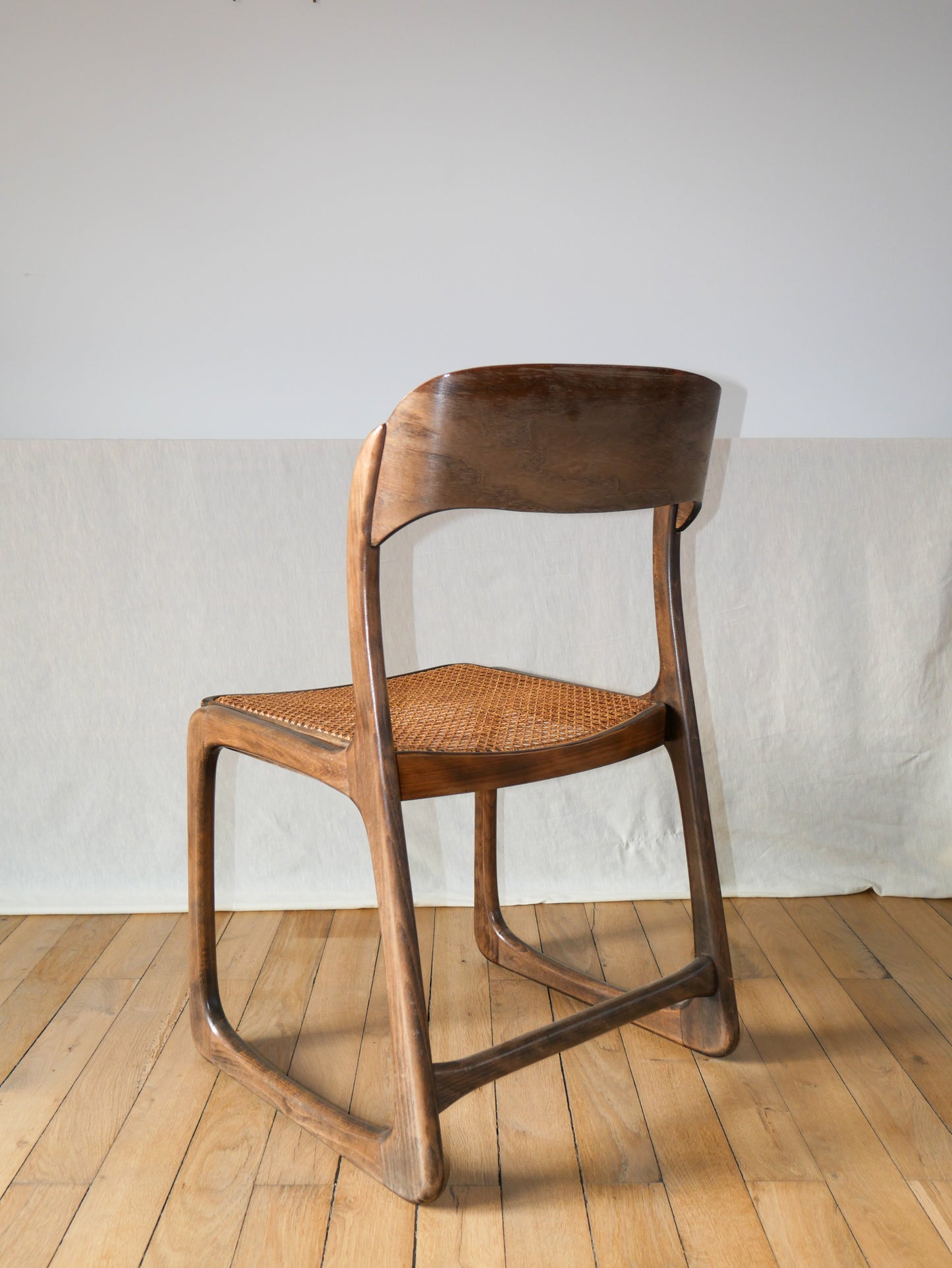 Chaise design traineau en bois courbé et cannage baumann 1950