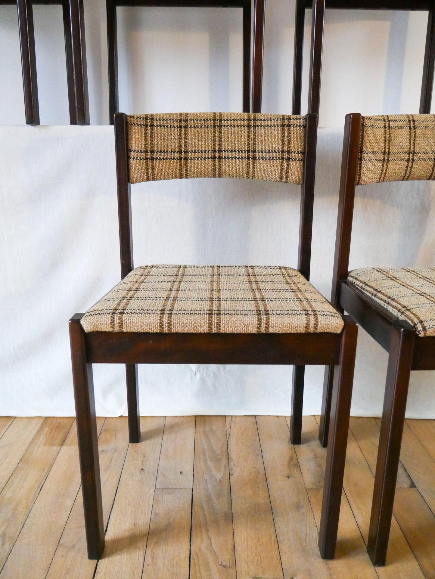 Ensemble de 6 chaises en bois et tweed, 1970