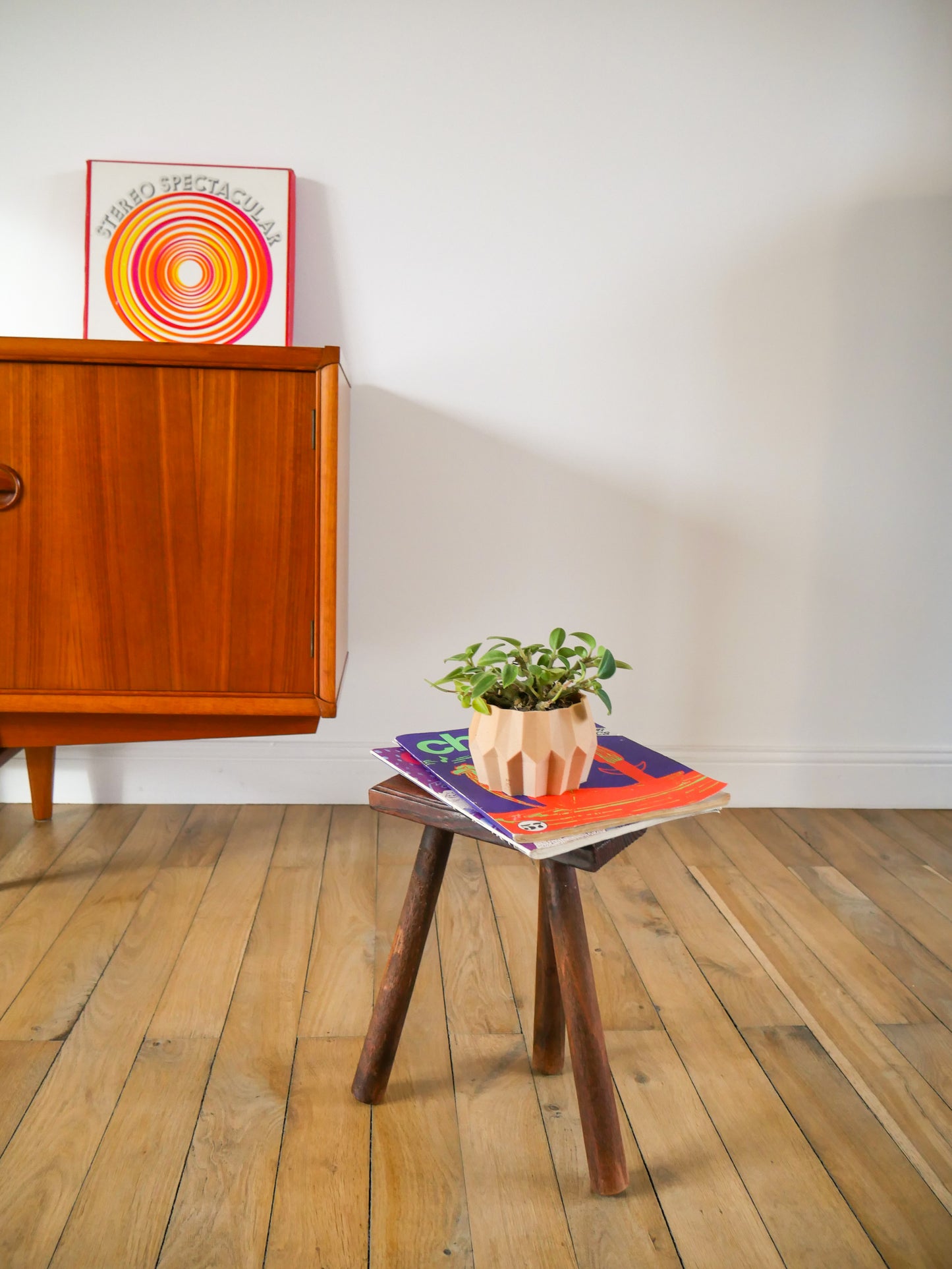 Tabouret tripode en bois vintage