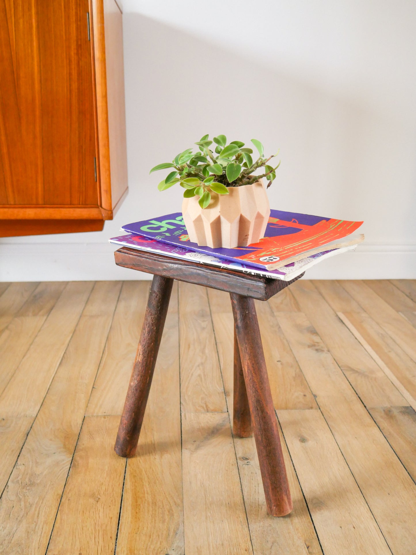 Tabouret tripode en bois vintage