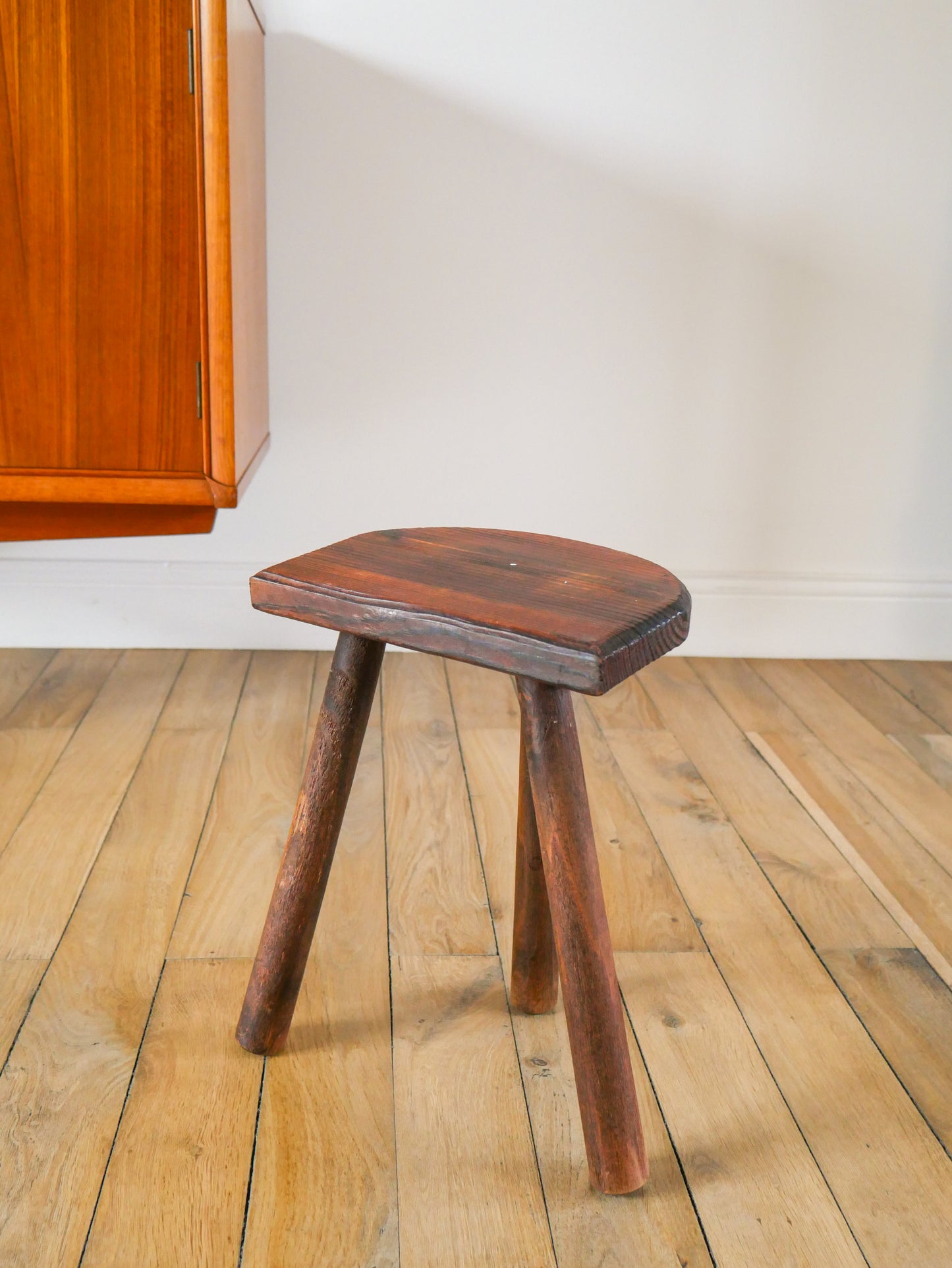 Tabouret tripode en bois vintage