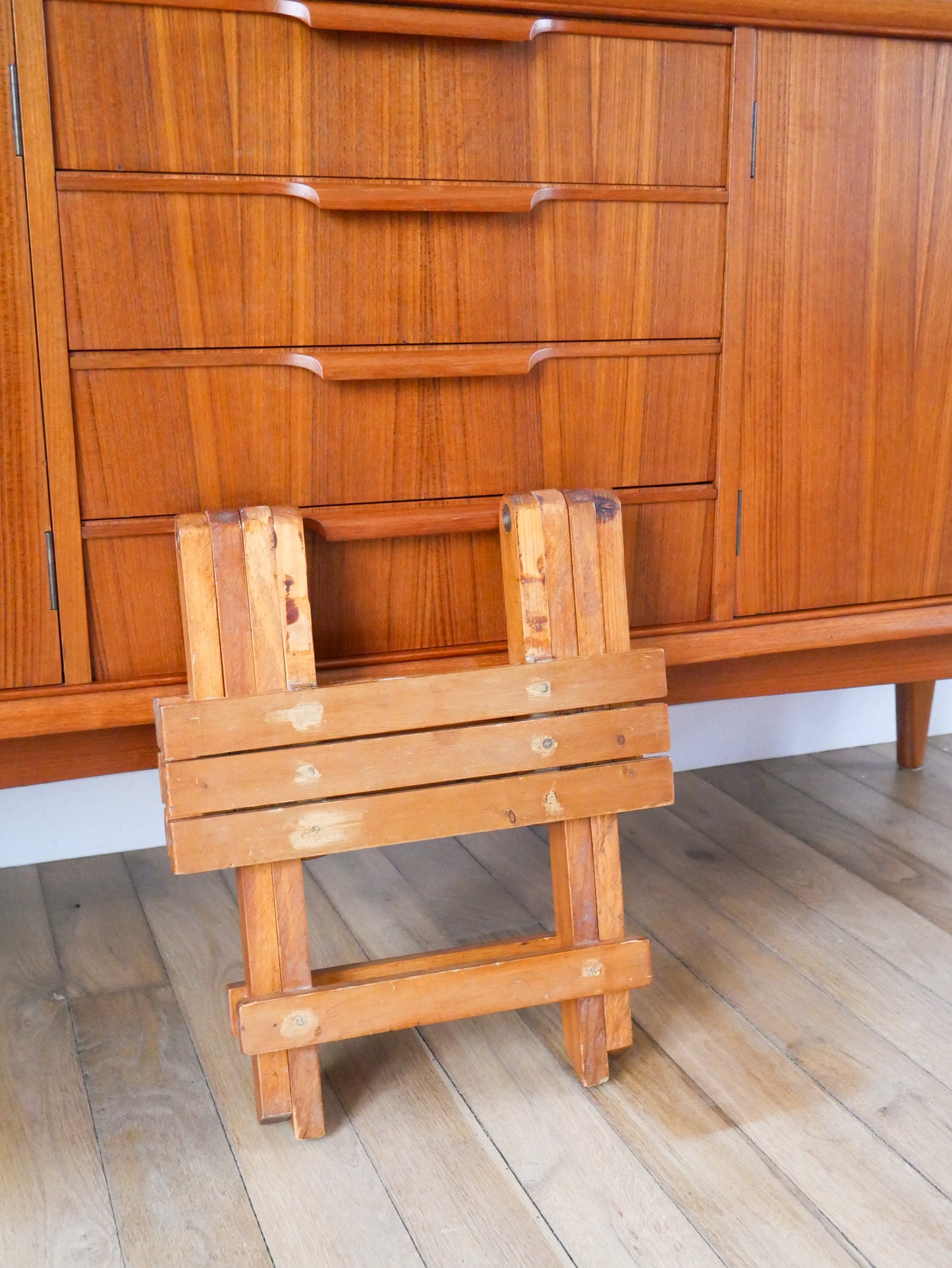 Petit tabouret en bois pliant, 1970