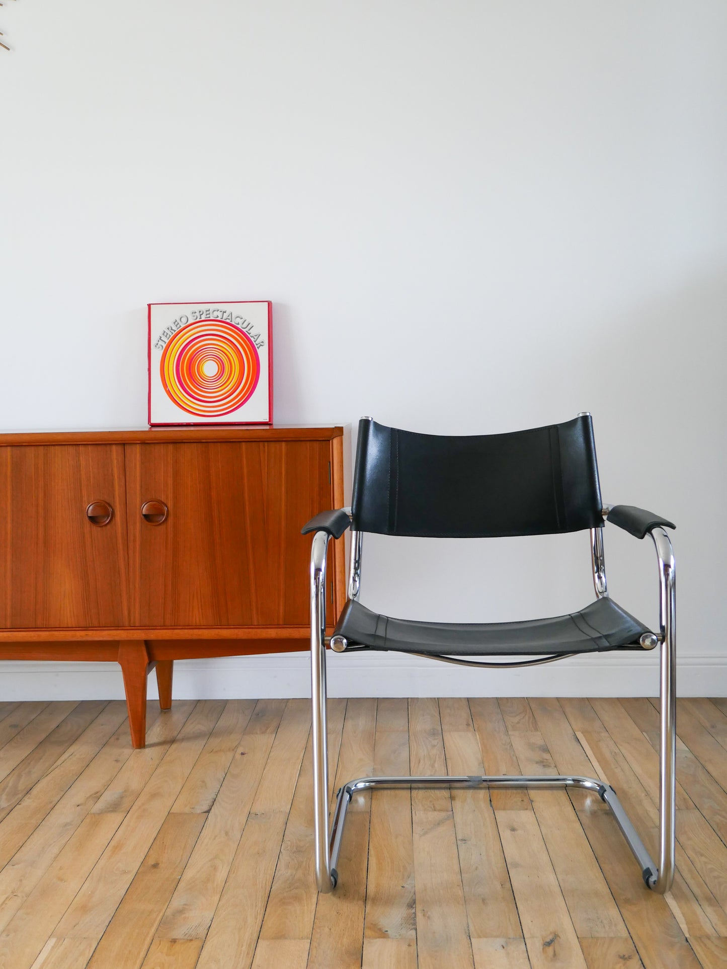 Fauteuil tubulaire en croute de cuir et chrome Cantilever dans le goût de Mart Stam & Marcel Breuer S34, Design Bauhaus,1970