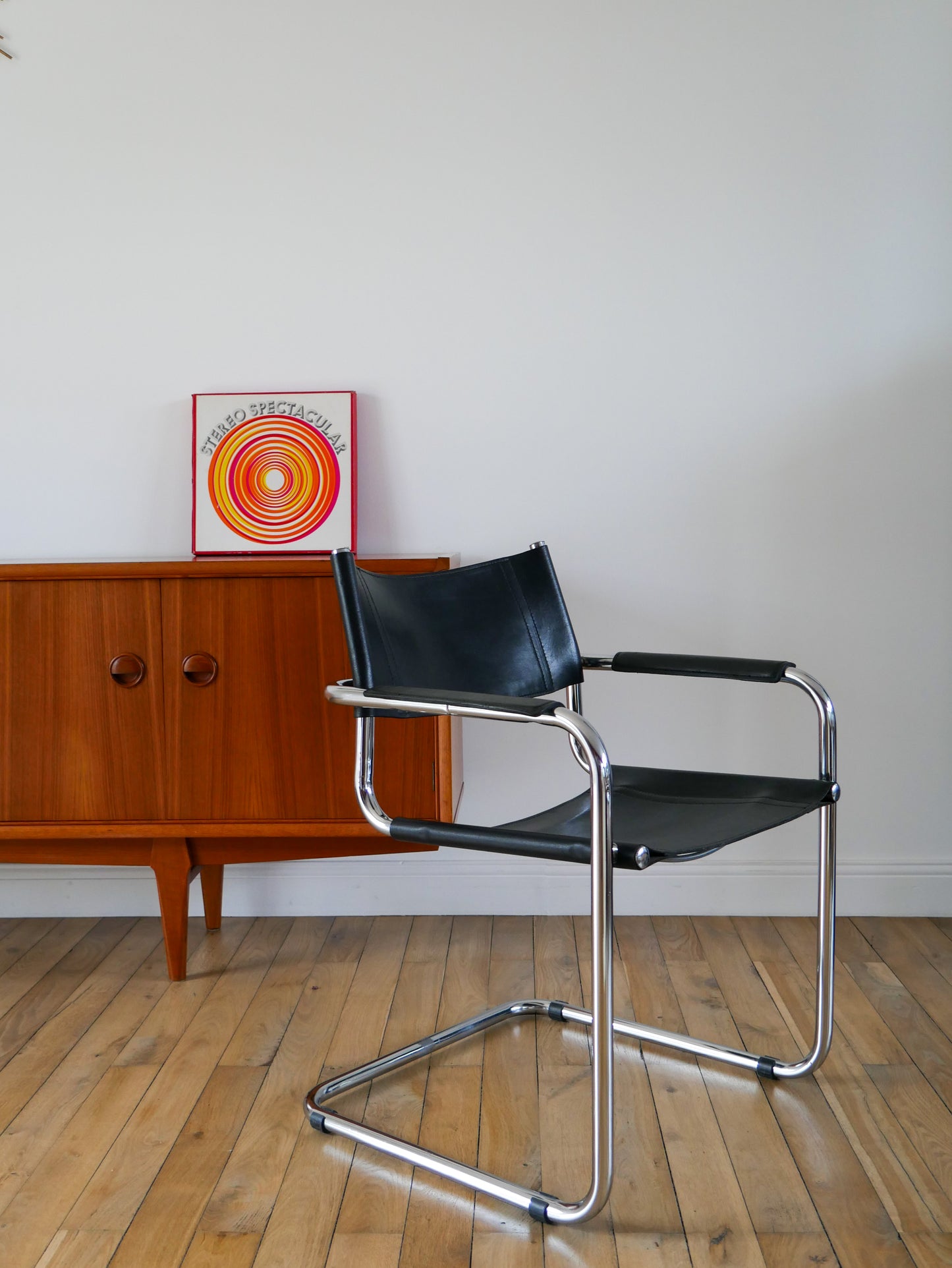 Fauteuil tubulaire en croute de cuir et chrome Cantilever dans le goût de Mart Stam & Marcel Breuer S34, Design Bauhaus,1970