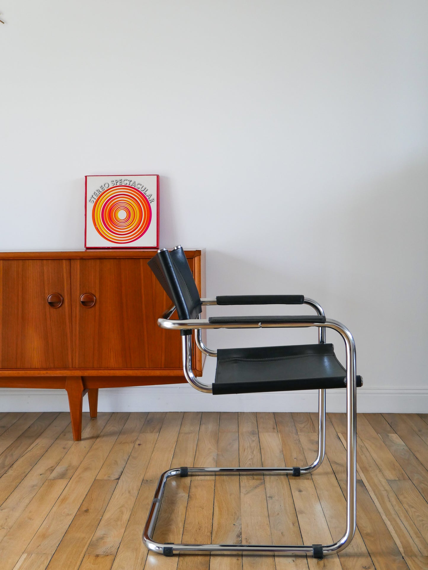 Fauteuil tubulaire en croute de cuir et chrome Cantilever dans le goût de Mart Stam & Marcel Breuer S34, Design Bauhaus,1970