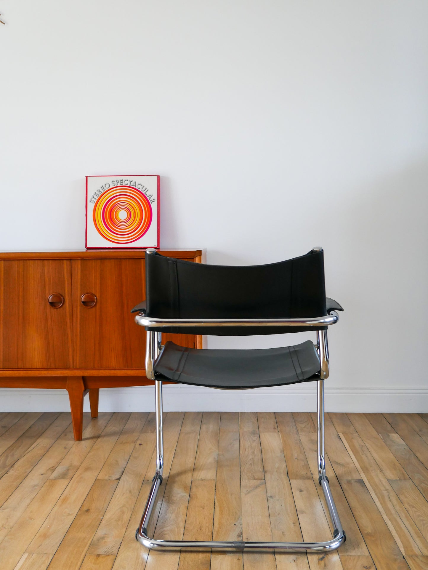 Fauteuil tubulaire en croute de cuir et chrome Cantilever dans le goût de Mart Stam & Marcel Breuer S34, Design Bauhaus,1970