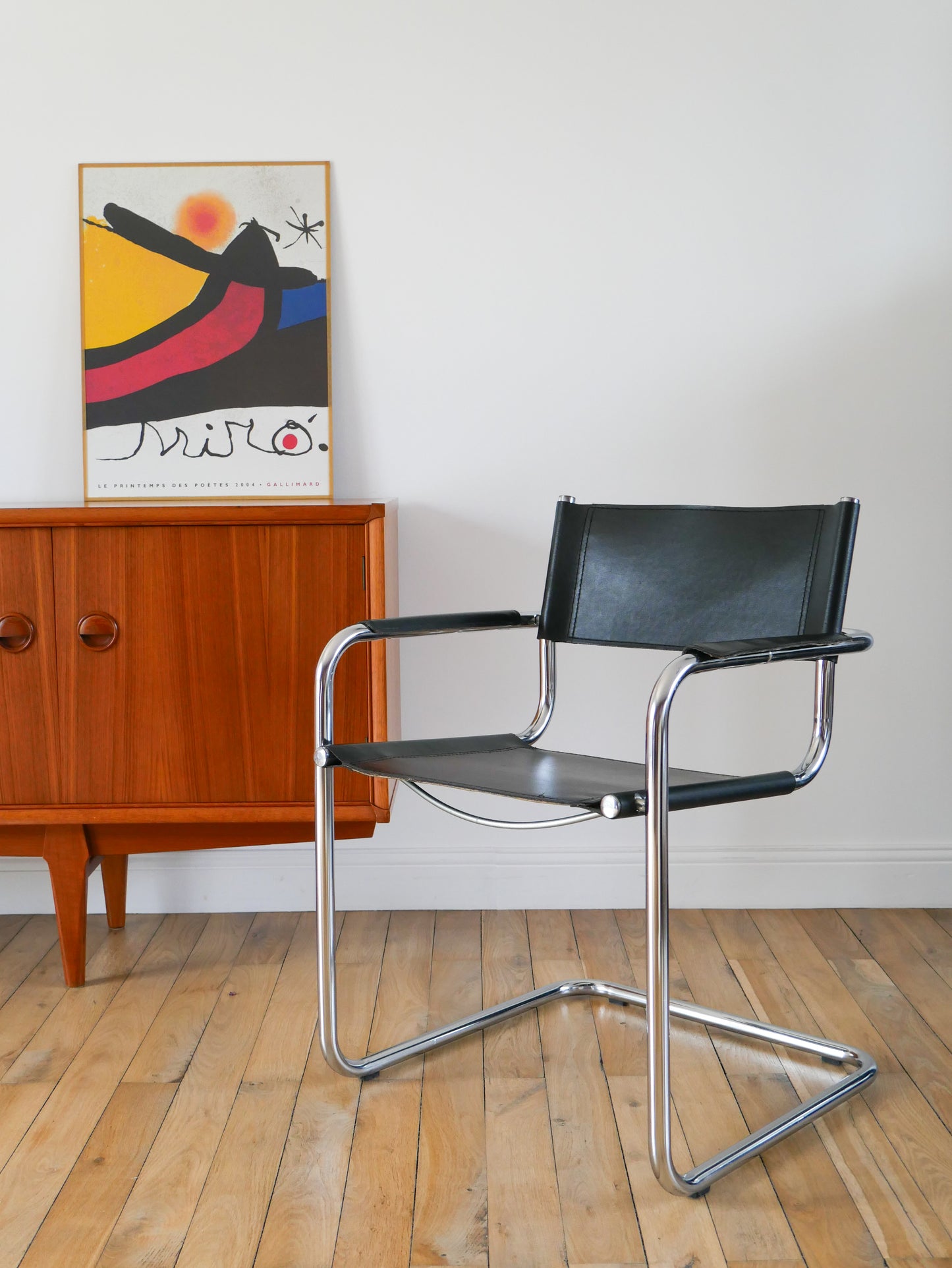 Fauteuil tubulaire en croute de cuir et chrome Cantilever dans le goût de Mart Stam & Marcel Breuer S34, Design Bauhaus,1970