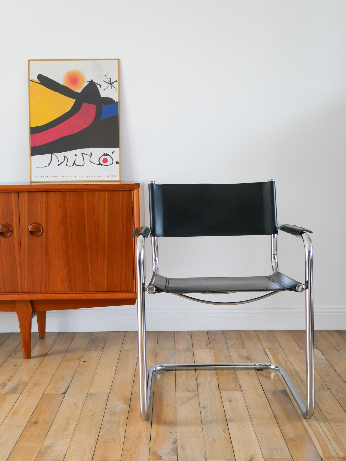 Fauteuil tubulaire en croute de cuir et chrome Cantilever dans le goût de Mart Stam & Marcel Breuer S34, Design Bauhaus,1970