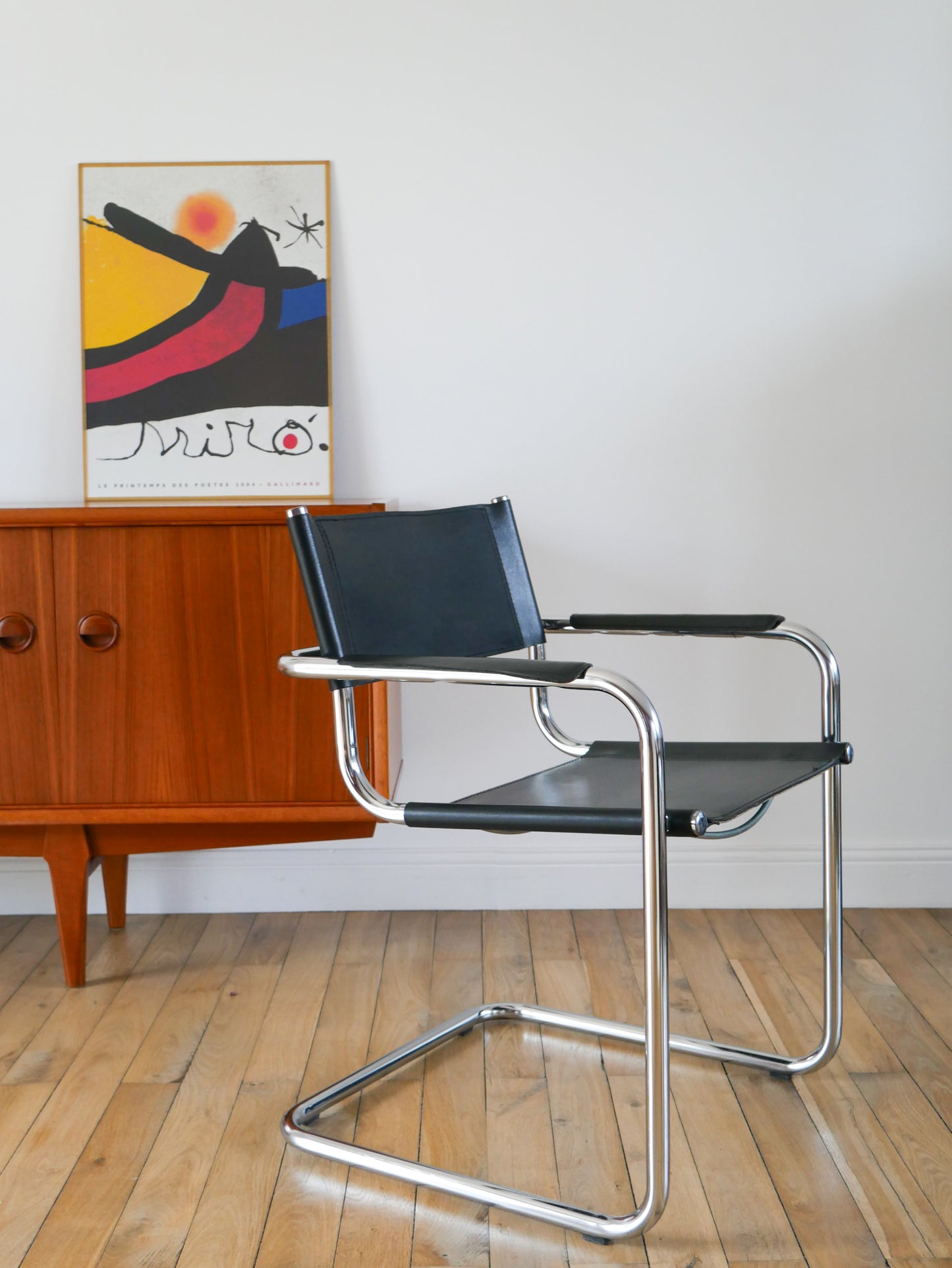 Fauteuil tubulaire en croute de cuir et chrome Cantilever dans le goût de Mart Stam & Marcel Breuer S34, Design Bauhaus,1970