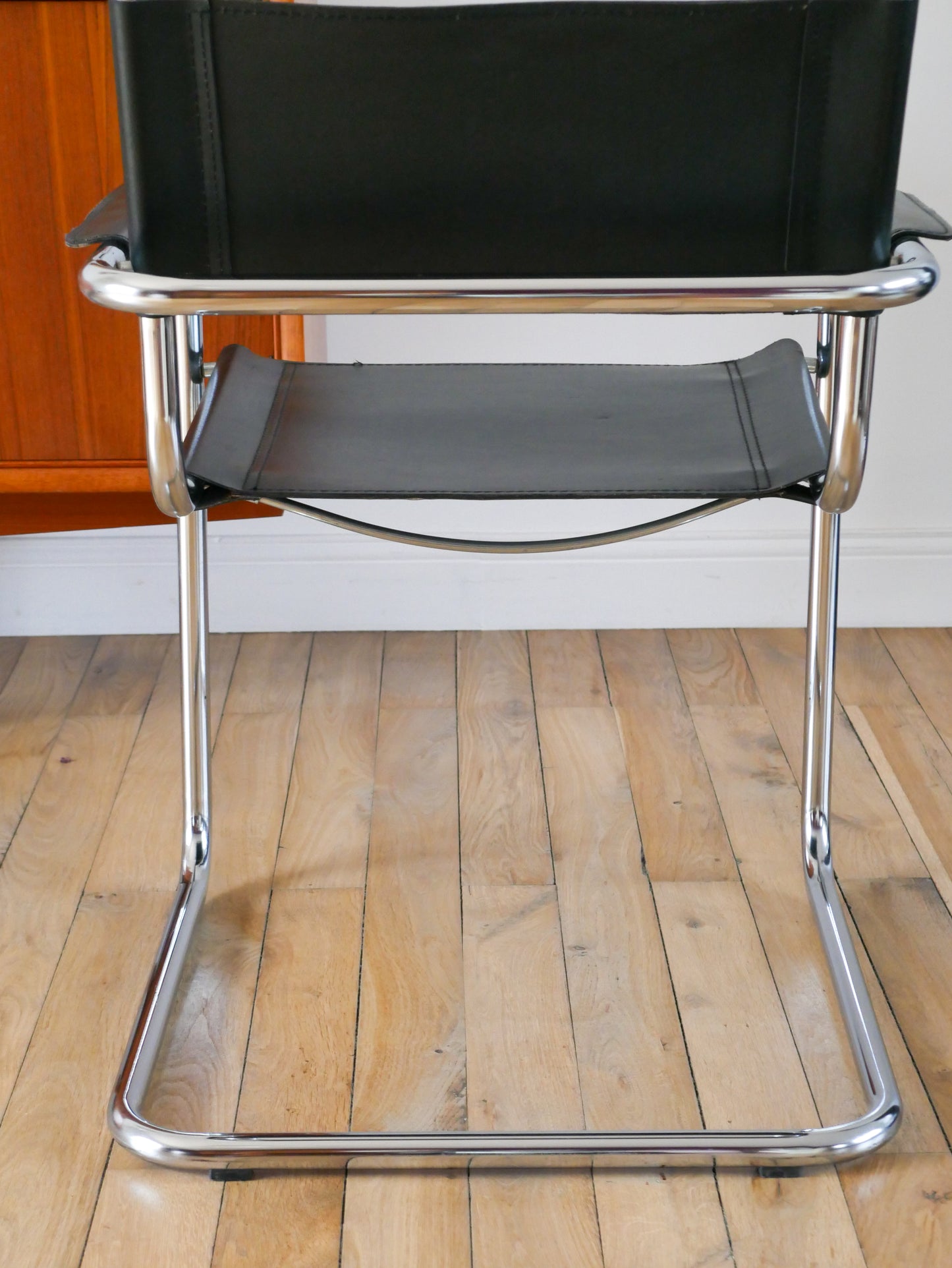 Fauteuil tubulaire en croute de cuir et chrome Cantilever dans le goût de Mart Stam & Marcel Breuer S34, Design Bauhaus,1970