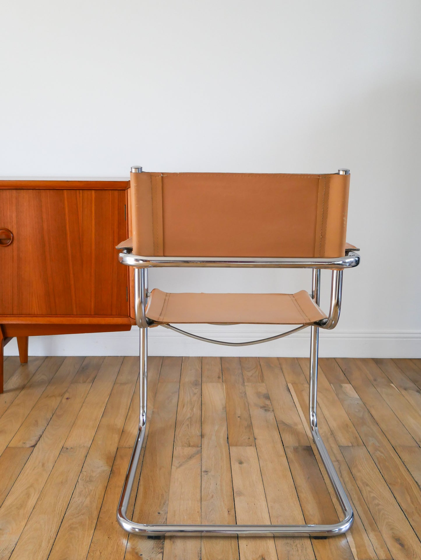 Fauteuil tubulaire en croute de cuir Cantilever beige et chrome dans le goût de Mart Stam & Marcel Breuer s34, 1970