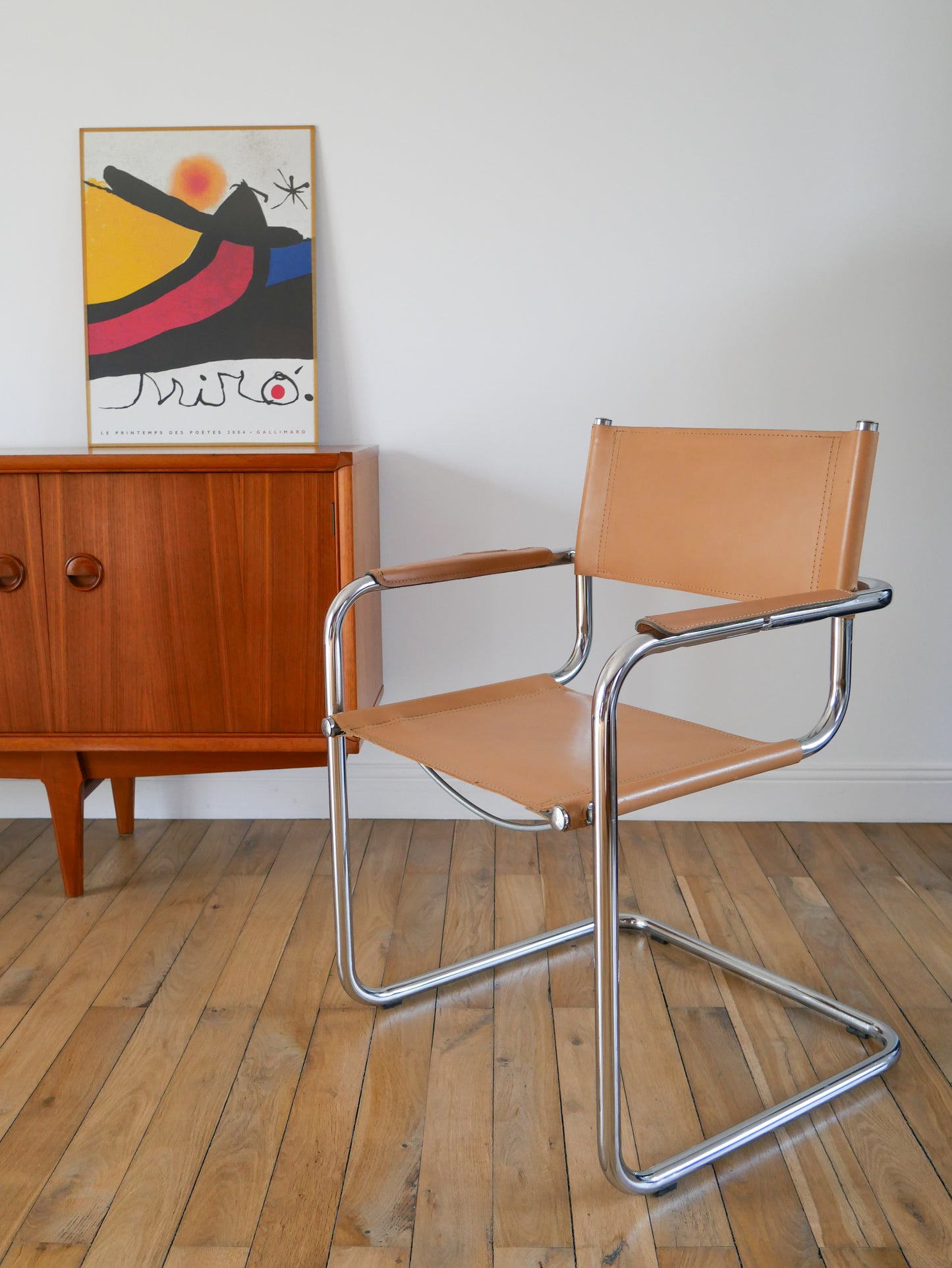 Fauteuil tubulaire en croute de cuir Cantilever beige et chrome dans le goût de Mart Stam & Marcel Breuer s34, 1970