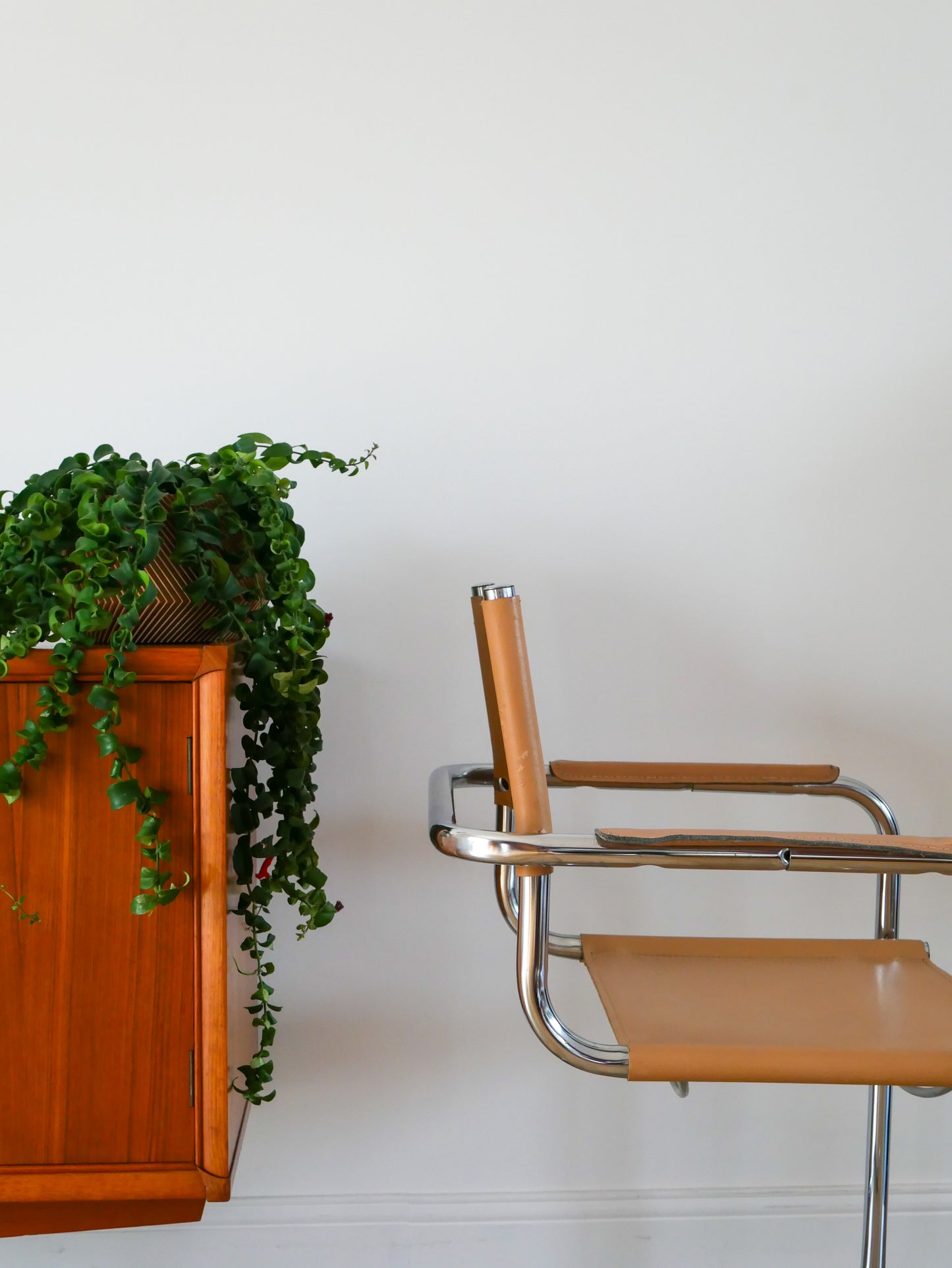 Fauteuil tubulaire en croute de cuir Cantilever beige et chrome dans le goût de Mart Stam & Marcel Breuer s34, 1970