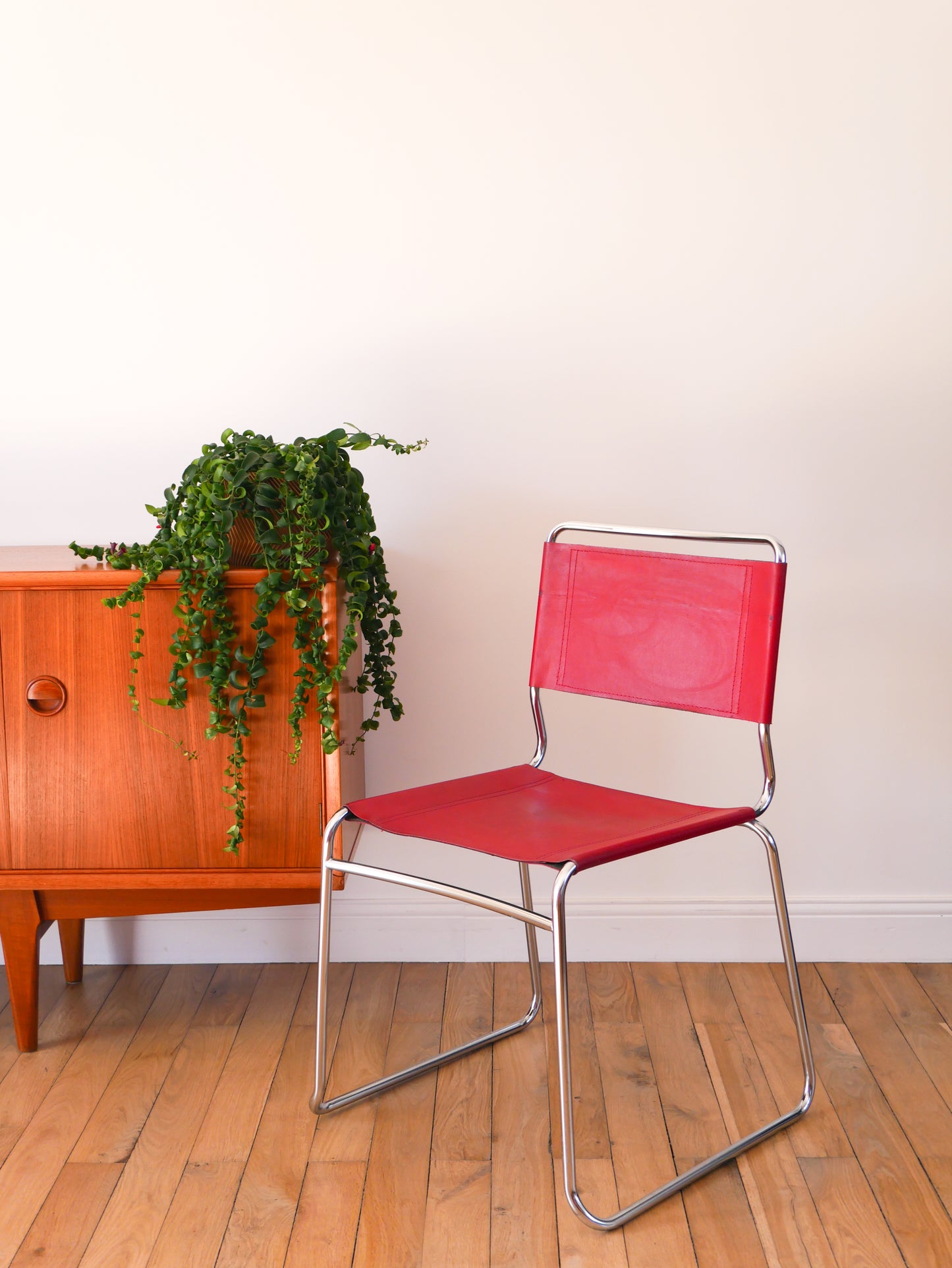 Ensemble de 4 chaises tubulaires en croute de cuir Rouge Italy, Design, 1970