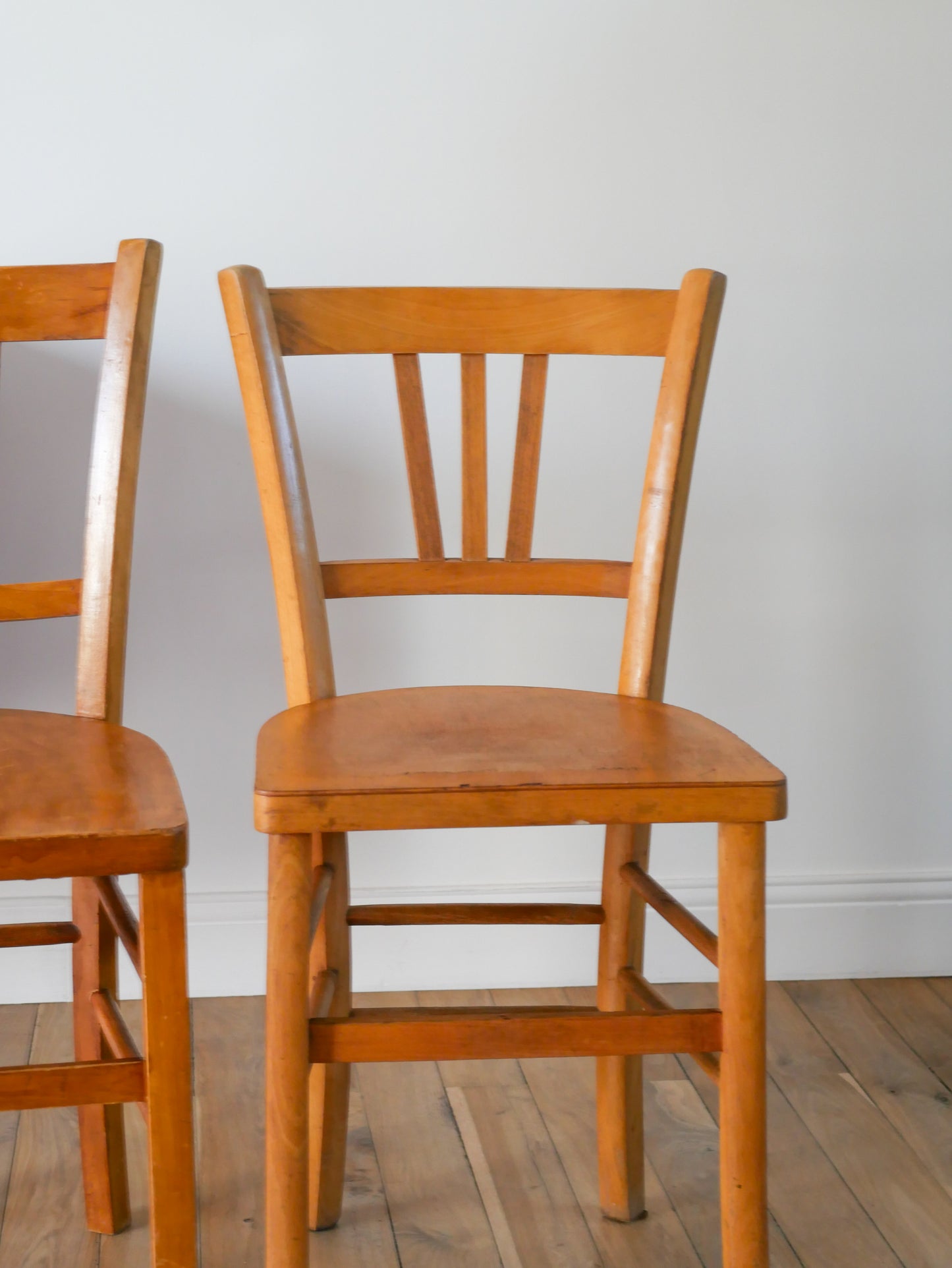 Paire de chaises bistrot en bois blond Luterma 1950