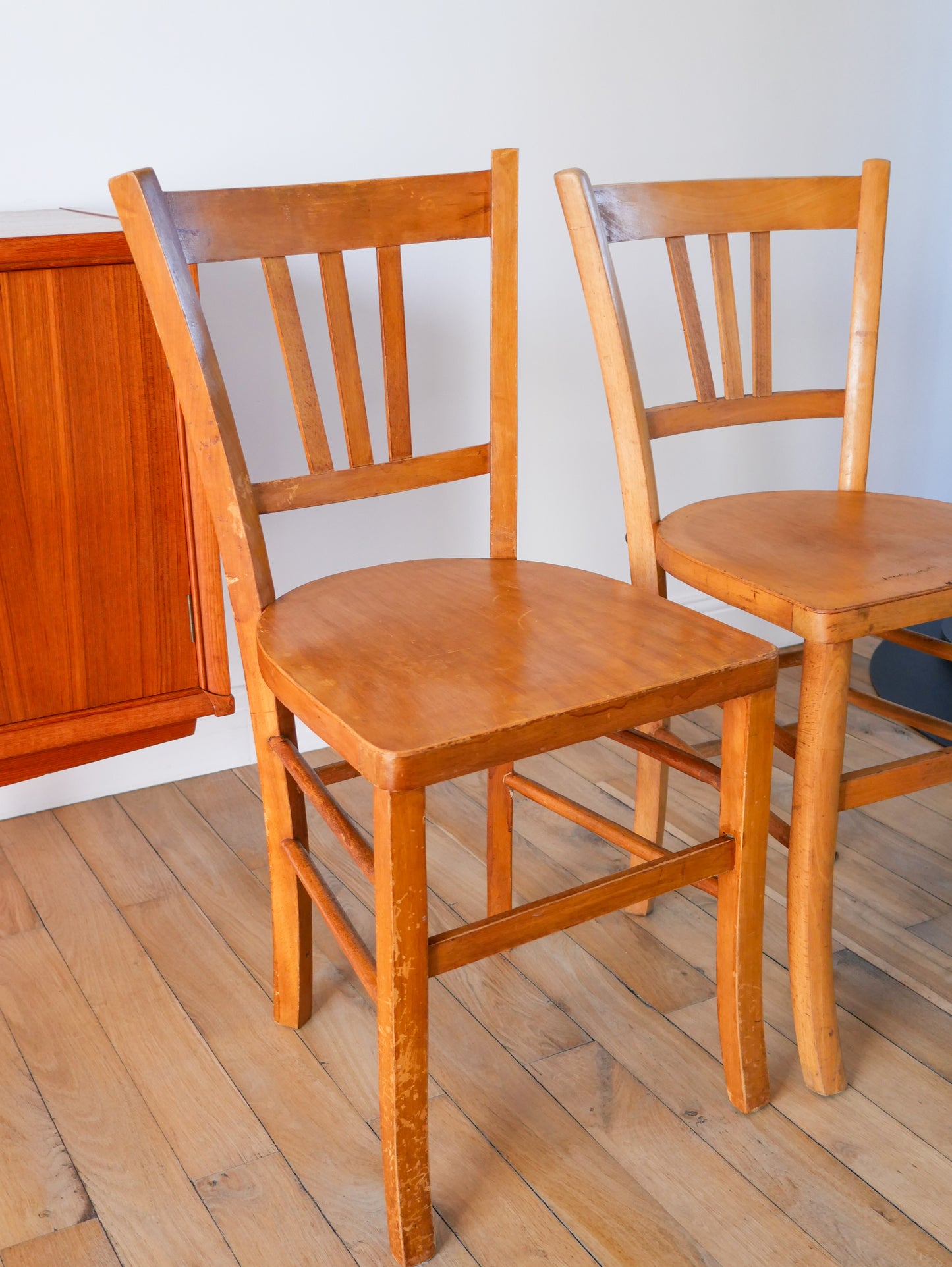 Paire de chaises bistrot en bois blond Luterma 1950