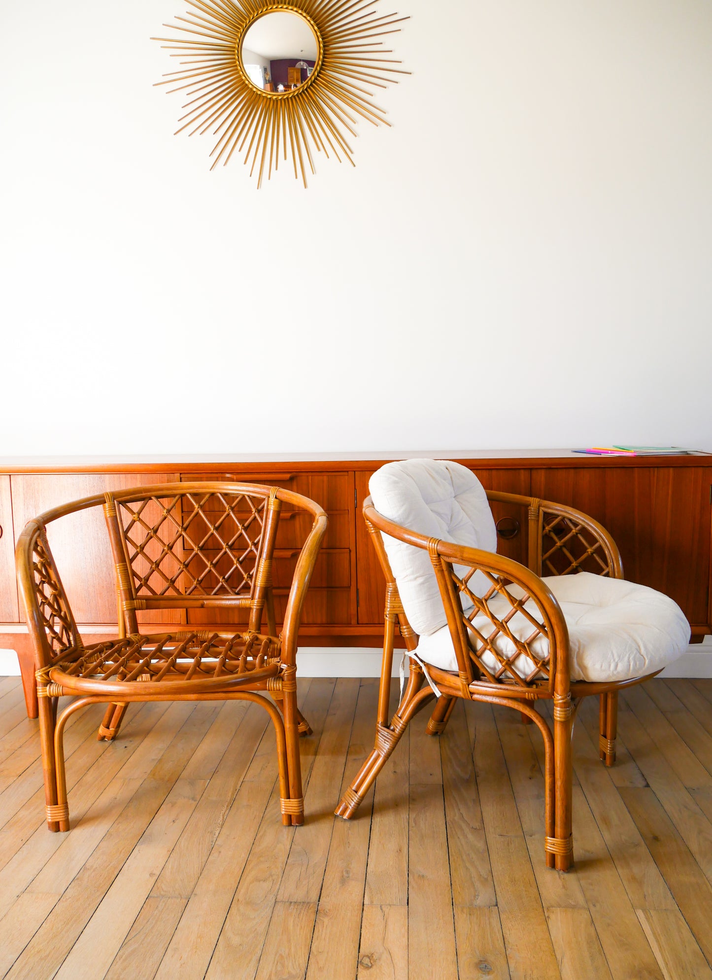 Paire de fauteuils coquille en rotin et bambou avec coussins en lin, 1960