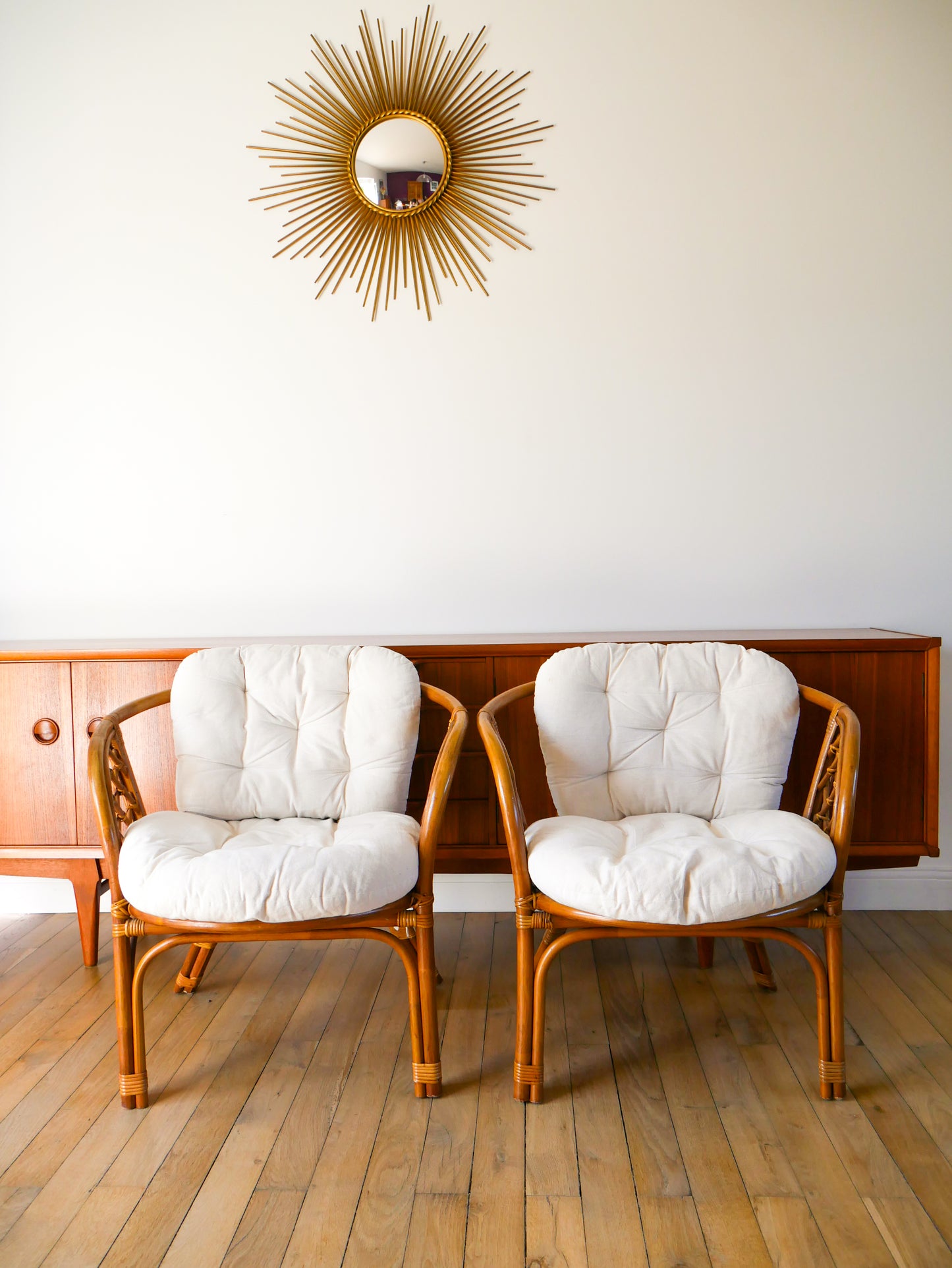 Paire de fauteuils coquille en rotin et bambou avec coussins en lin, 1960