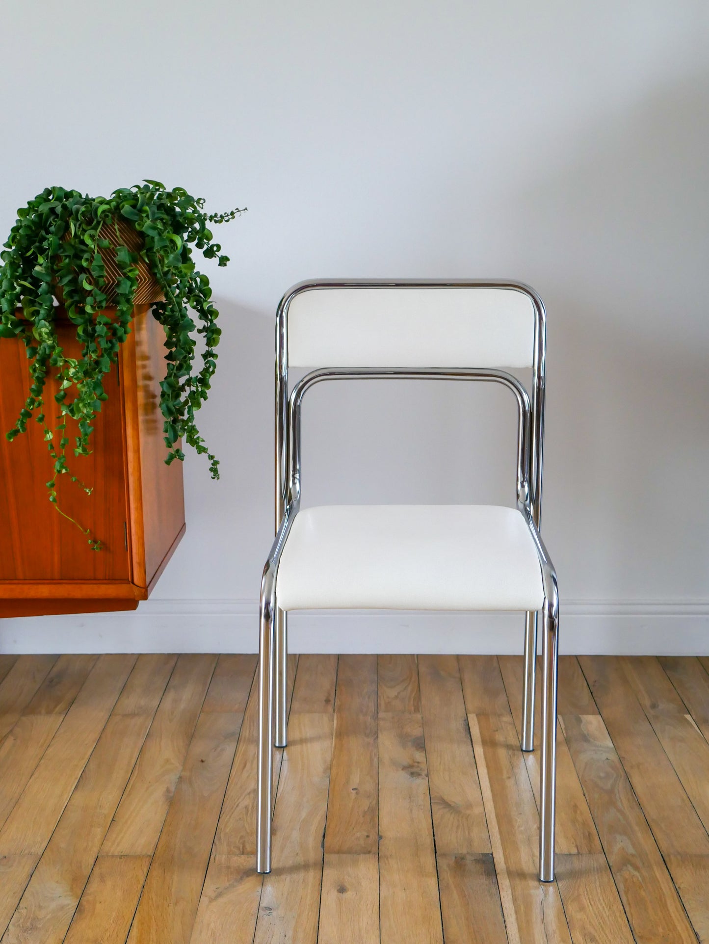 Paire de chaises en chrome et skaï Blanc, Design, 1970