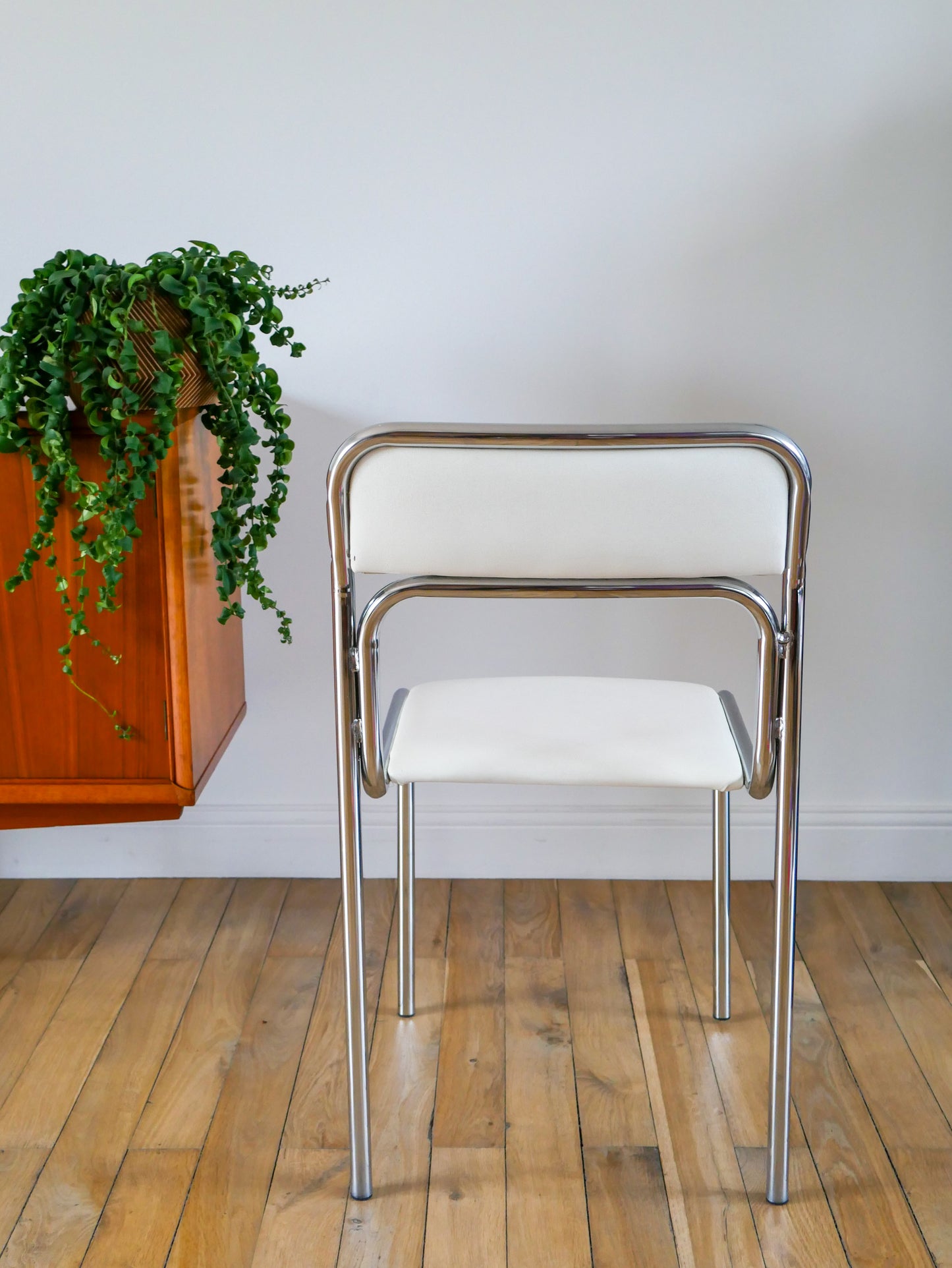 Paire de chaises en chrome et skaï Blanc, Design, 1970