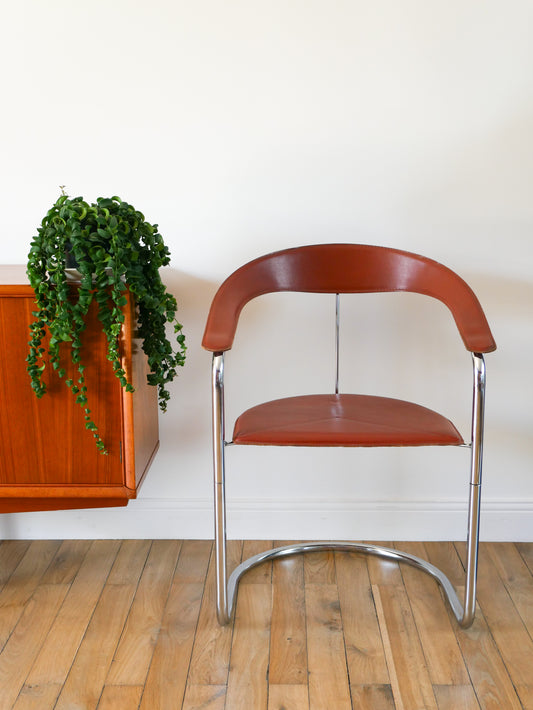 Paire de chaises en chrome et croute de cuir Marron, par Arrben modèle "Canasta", Made in Italy, Design, 1970