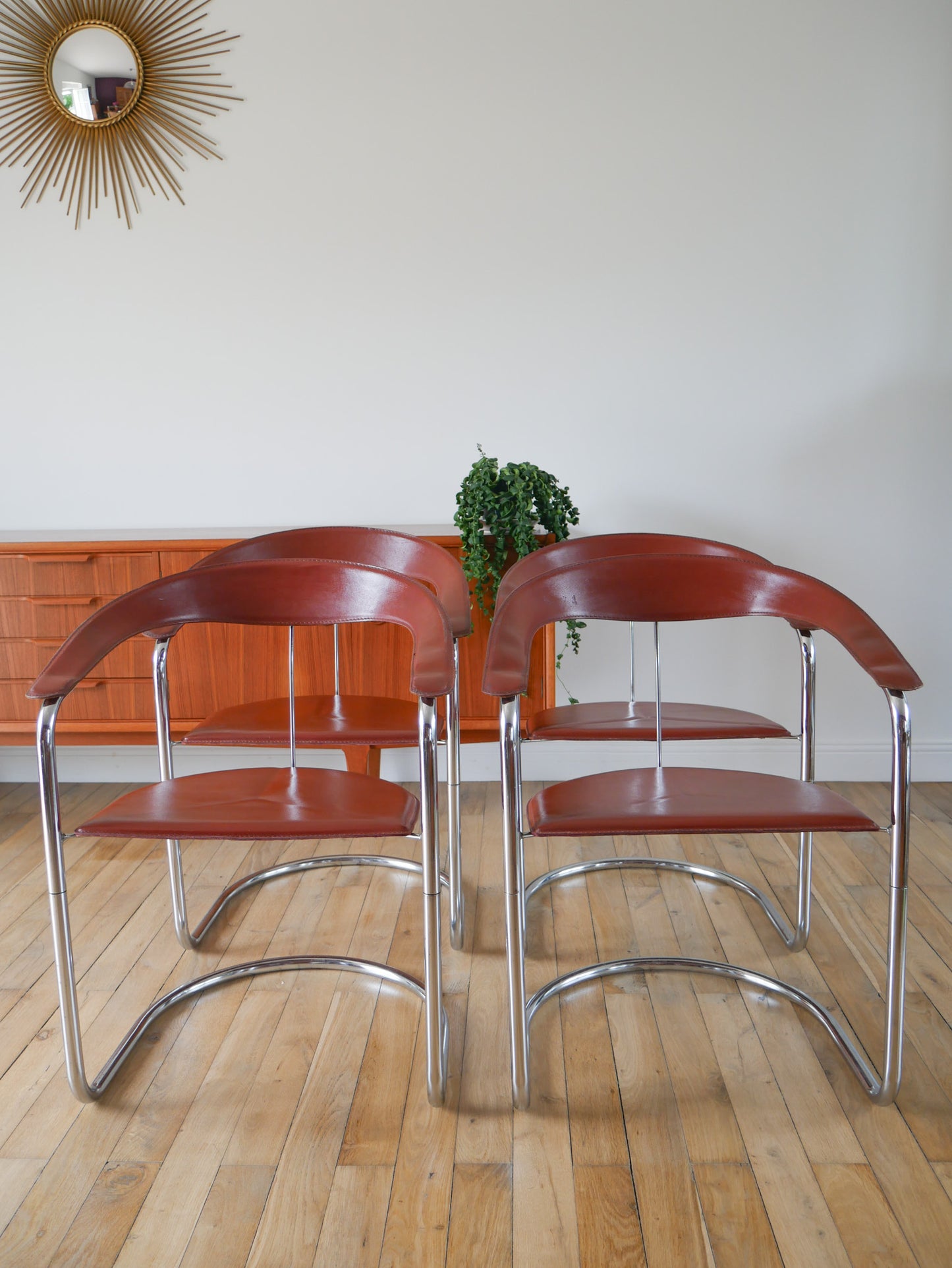 Ensemble de 4 chaises en chrome et croute de cuir Marron, par Arrben modèle "Canasta", Made in Italy, Design, 1970