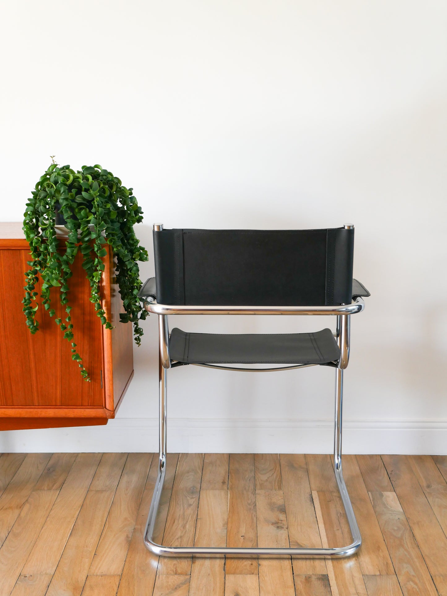 Ensemble de 4 fauteuils tubulaires en croute de cuir Cantilever chrome et Noir, dans le goût de Mart Stam & Marcel Breuer S34, 1970