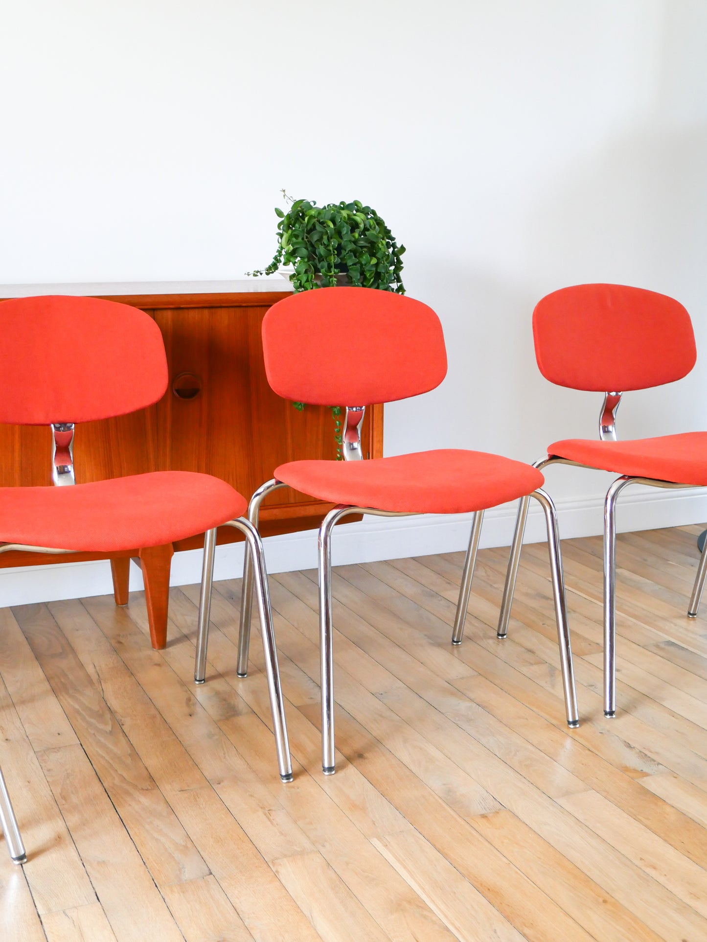 Ensemble de 4 chaises Strafor par Pierre Paulin, retapissées Orange, 1970